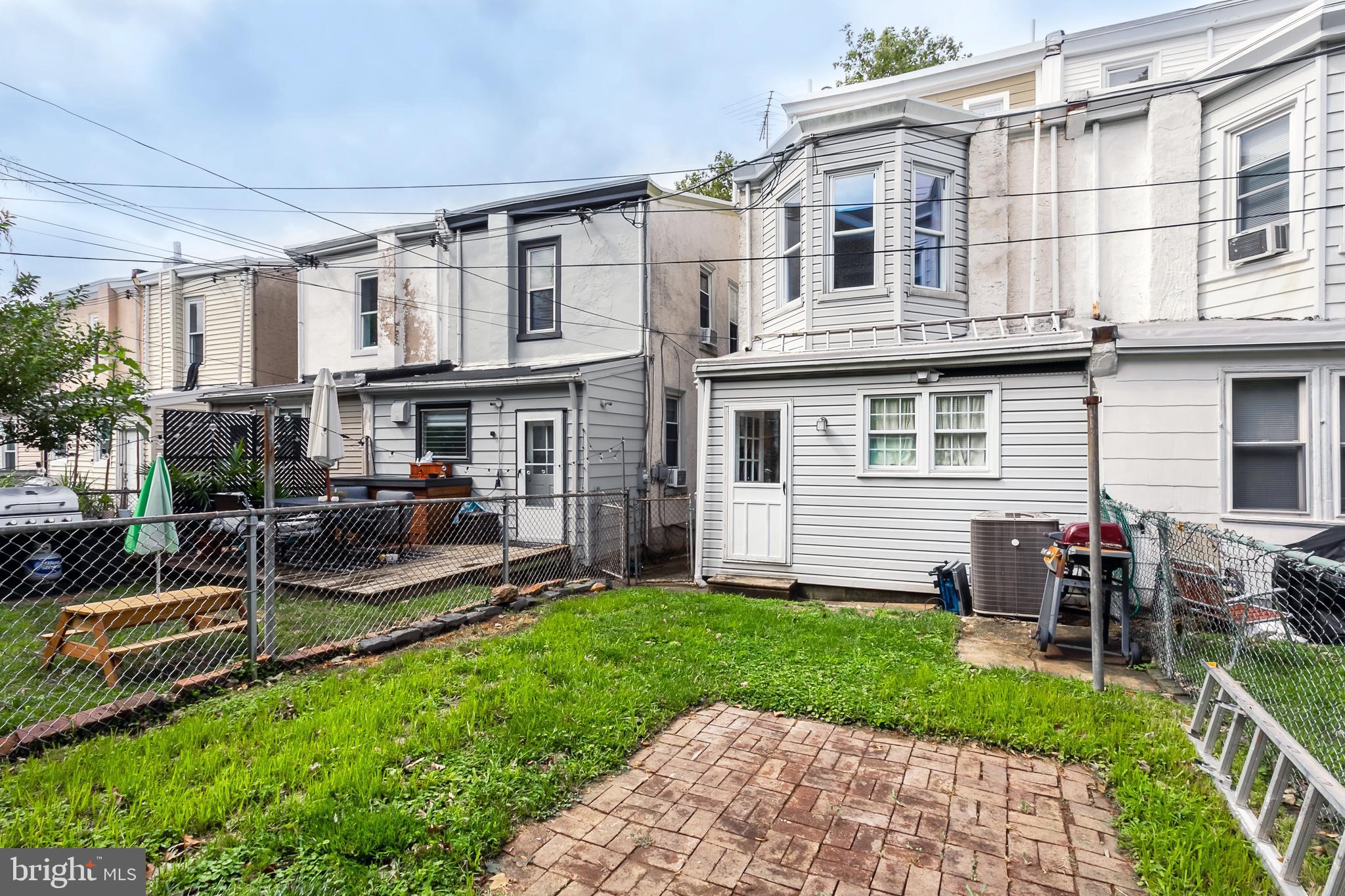 ROXBOROUGH - Residential