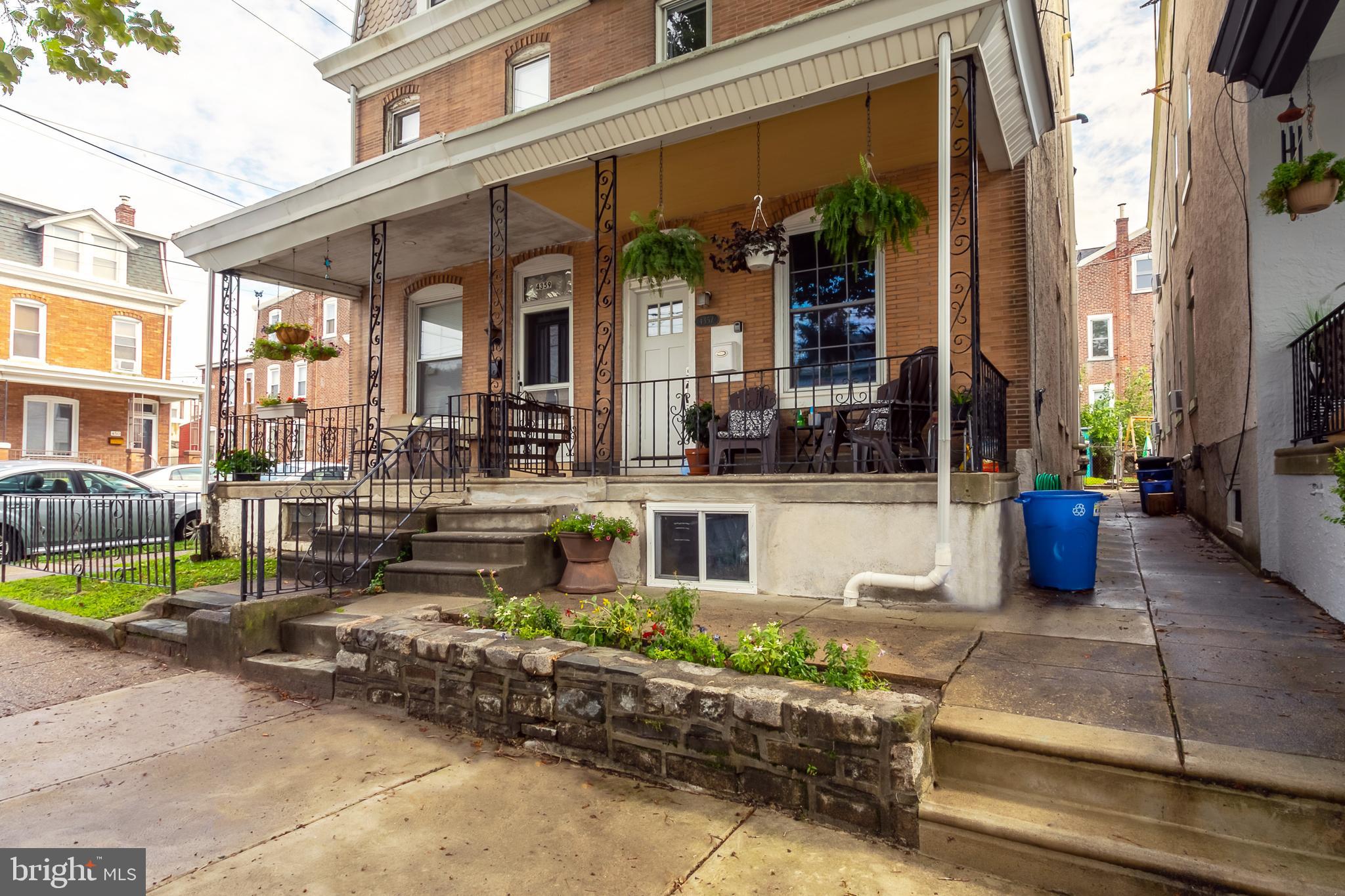 ROXBOROUGH - Residential