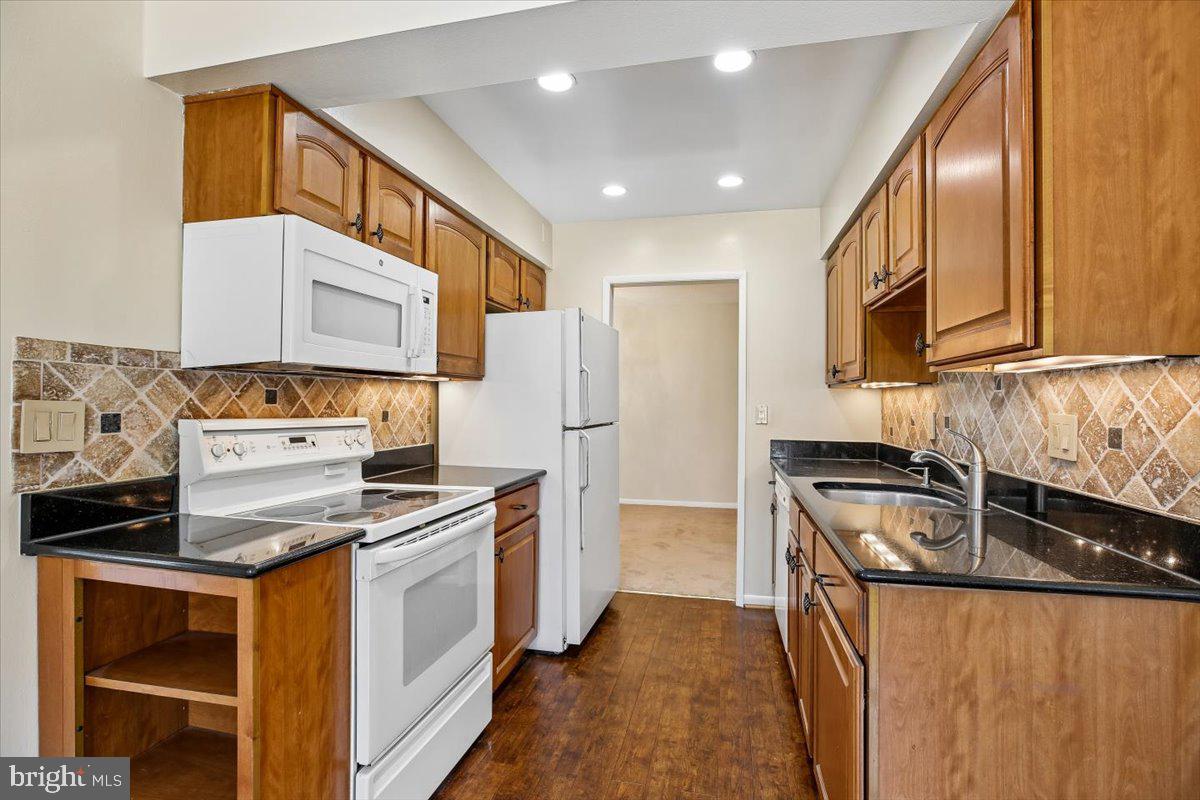 LEISURE WORLD - Residential