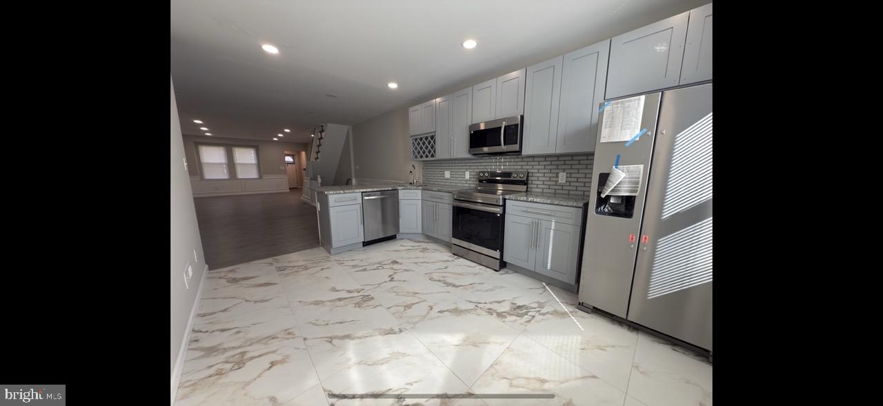 1628 E WASHINGTON LANE