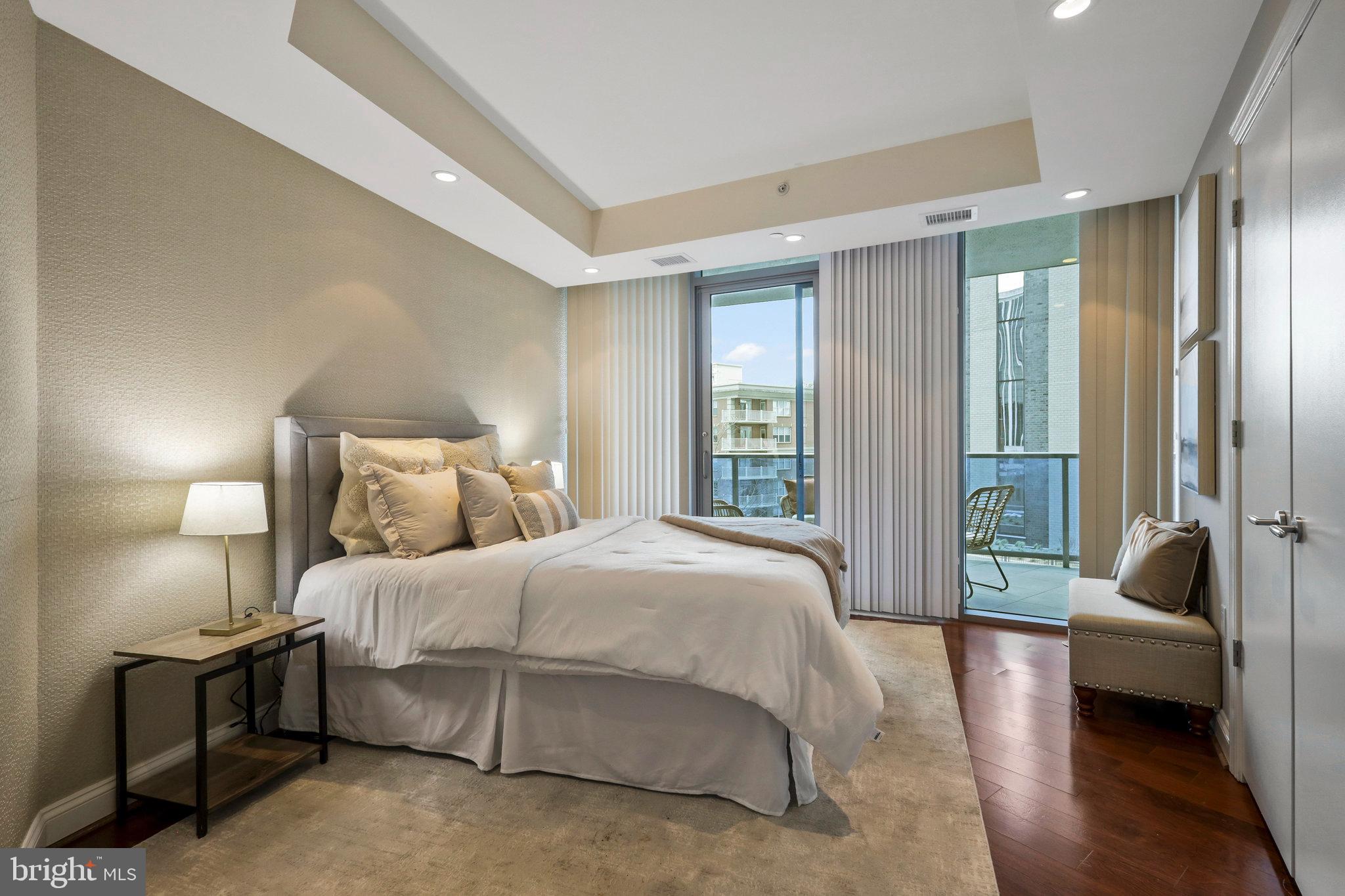 TURNBERRY TOWER - Residential