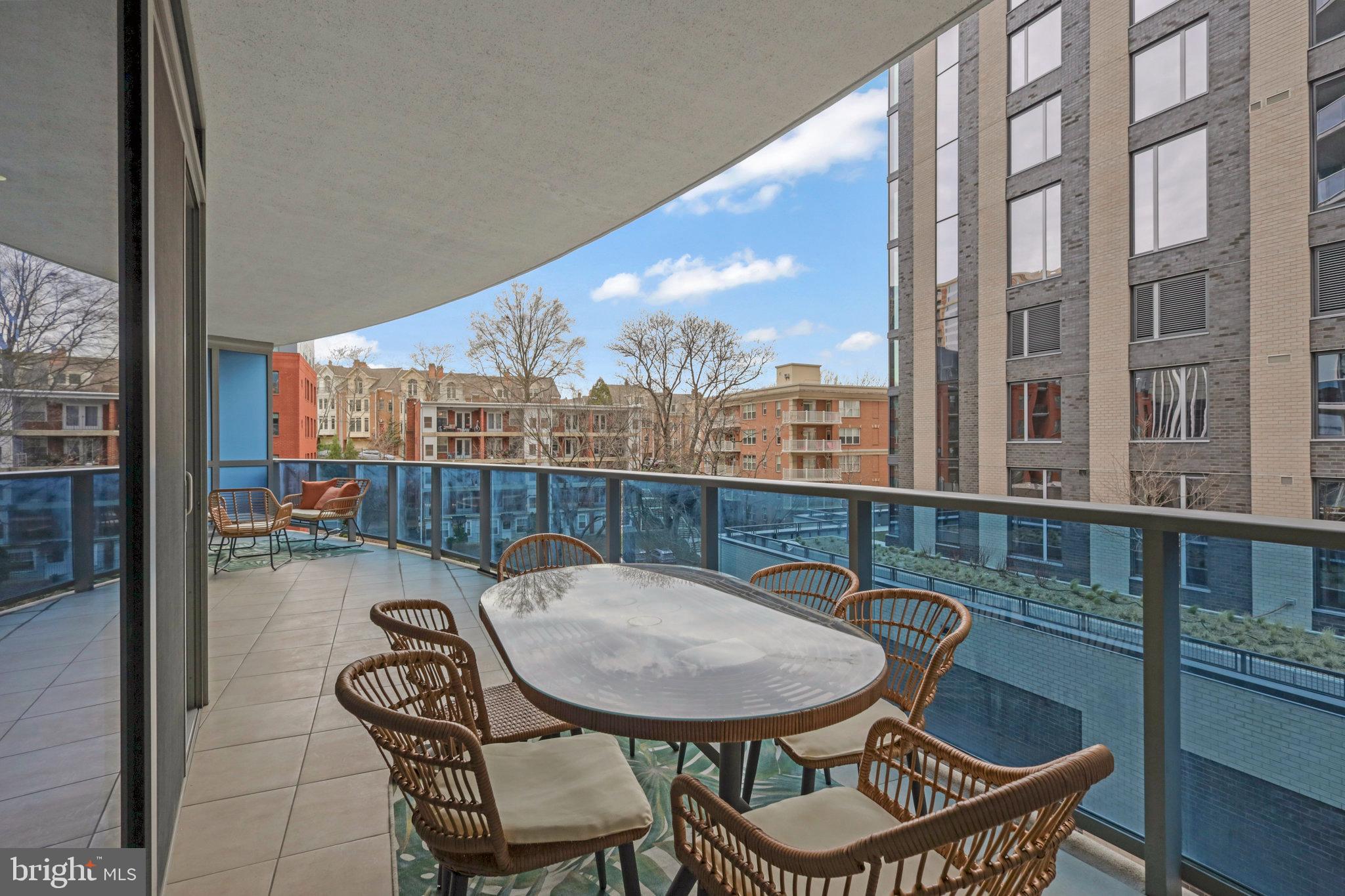 TURNBERRY TOWER - Residential