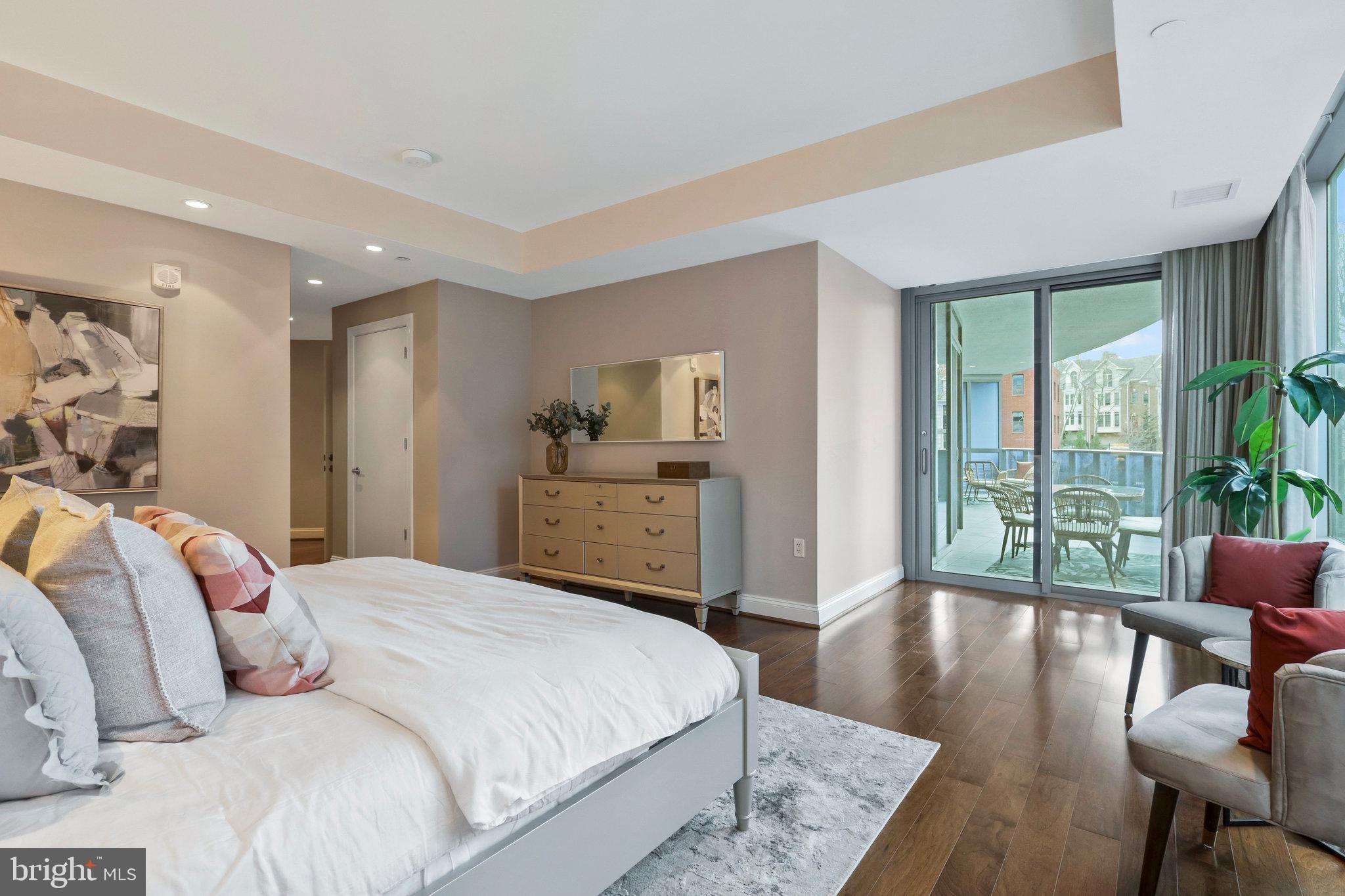 TURNBERRY TOWER - Residential