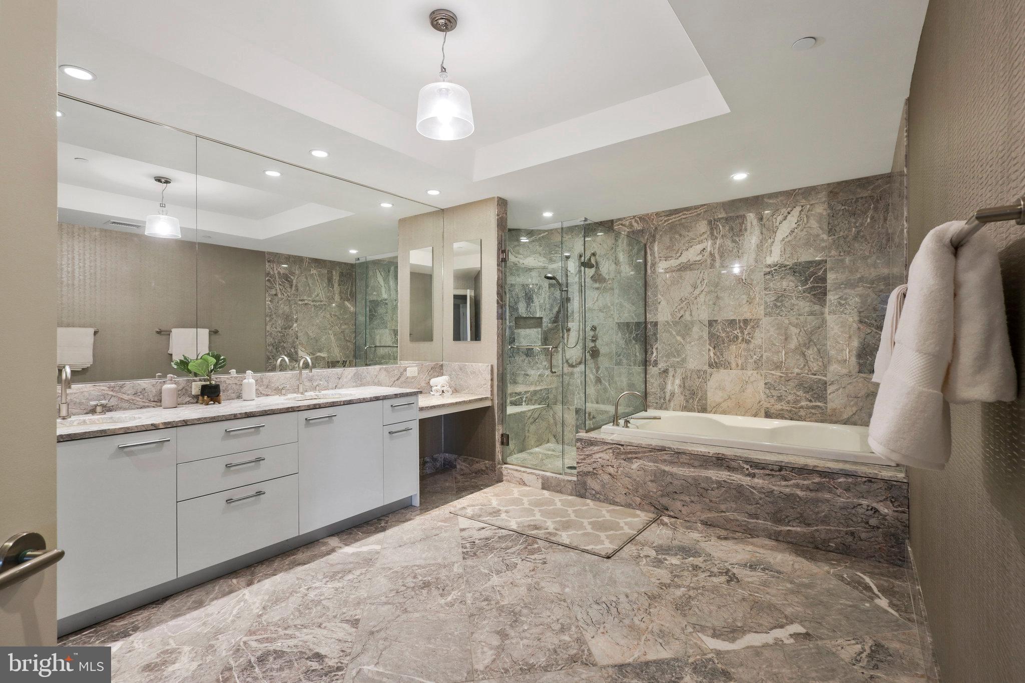 TURNBERRY TOWER - Residential