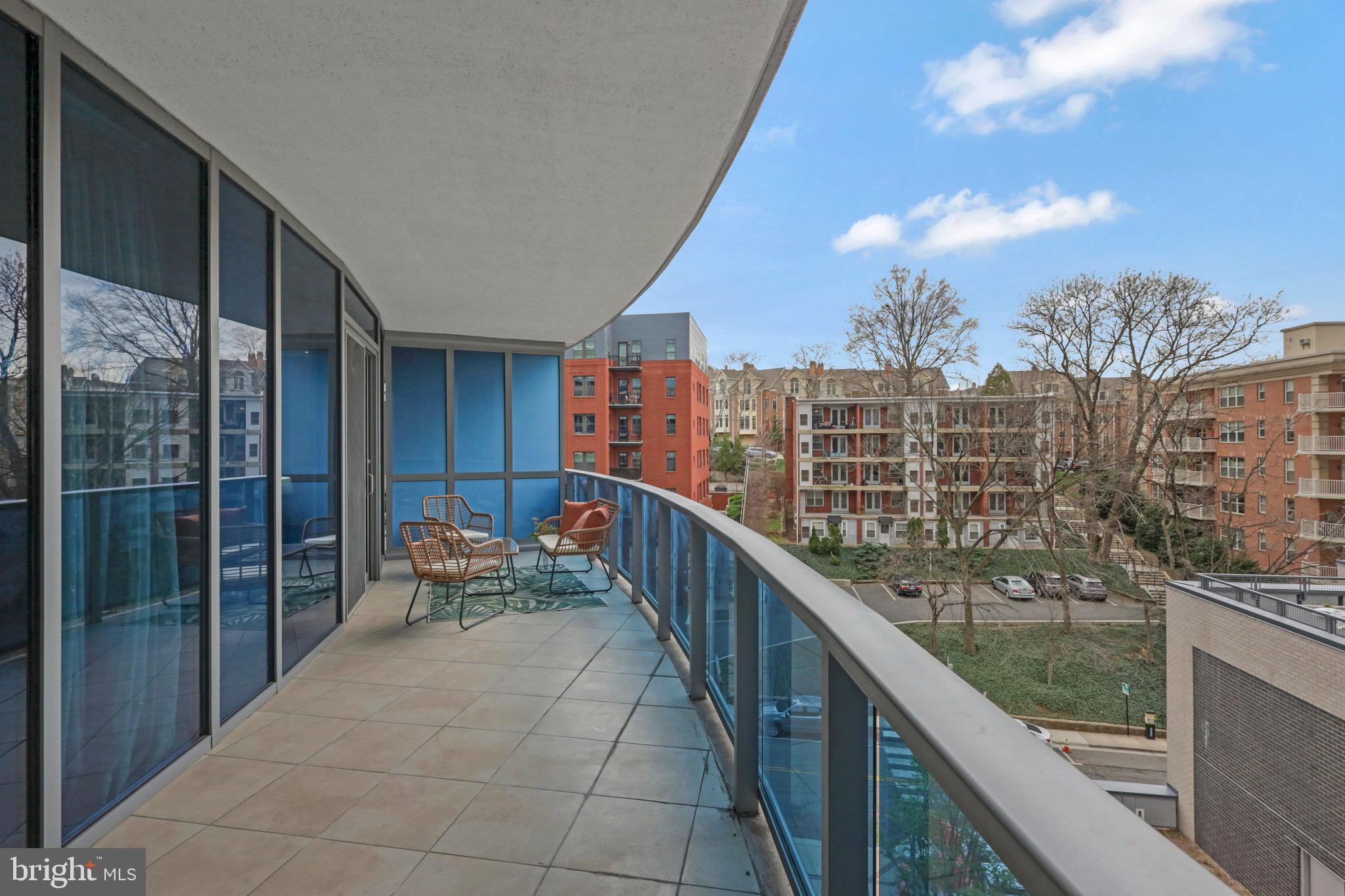 TURNBERRY TOWER - Residential