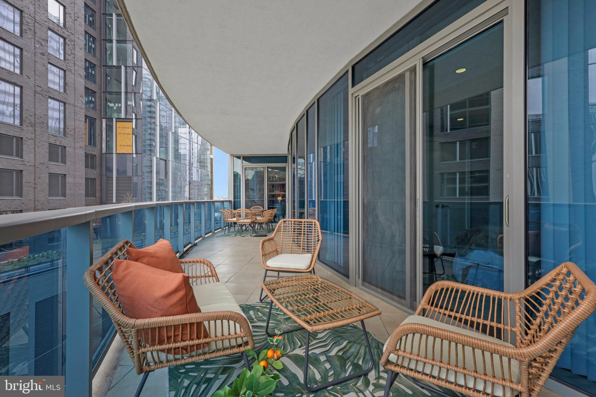 TURNBERRY TOWER - Residential