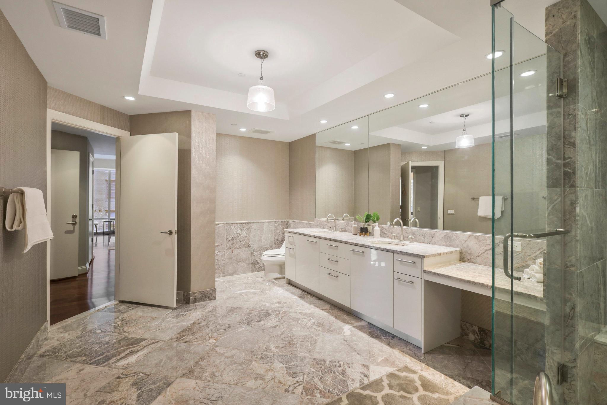 TURNBERRY TOWER - Residential