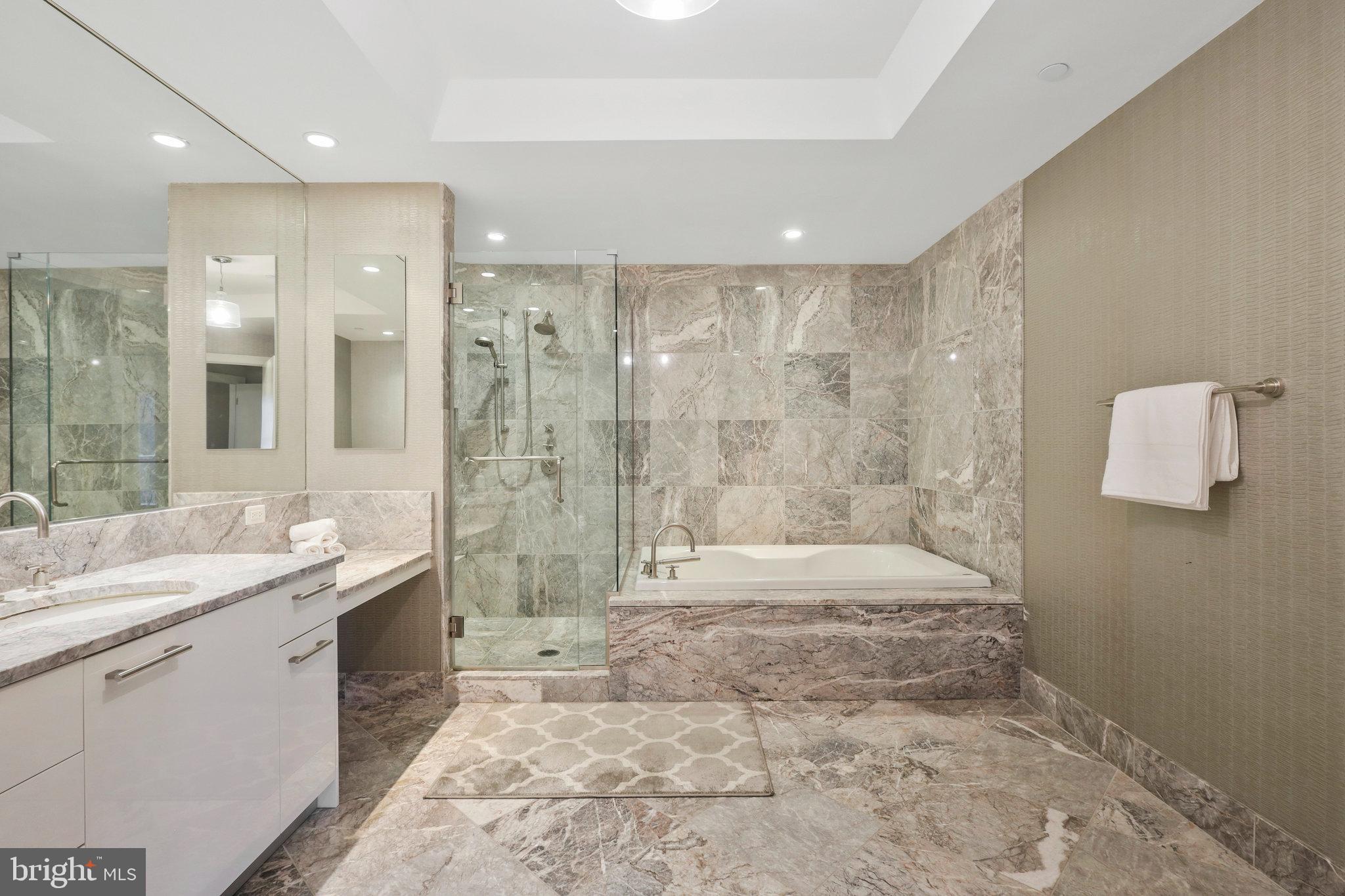 TURNBERRY TOWER - Residential