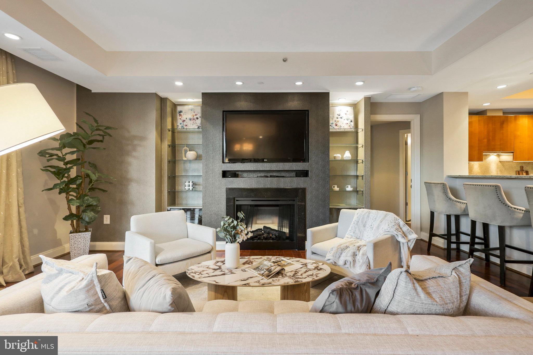 TURNBERRY TOWER - Residential