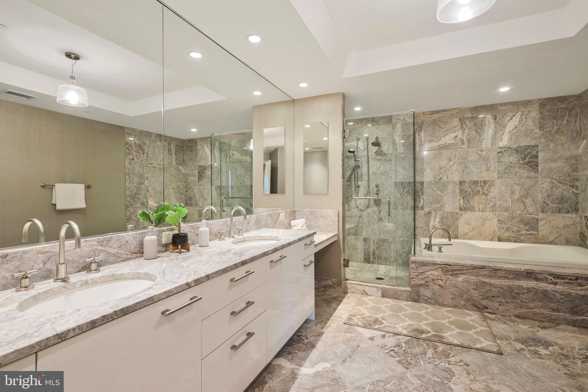 TURNBERRY TOWER - Residential