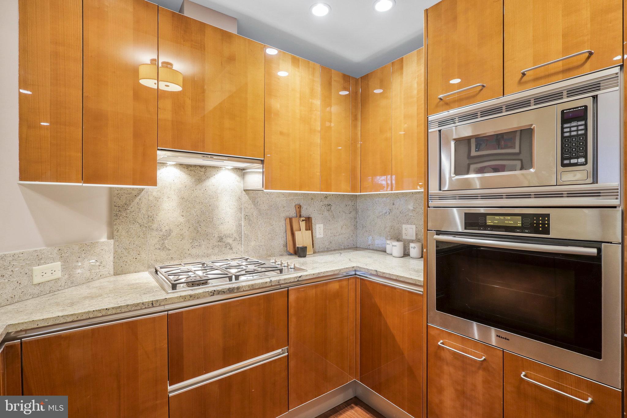 TURNBERRY TOWER - Residential