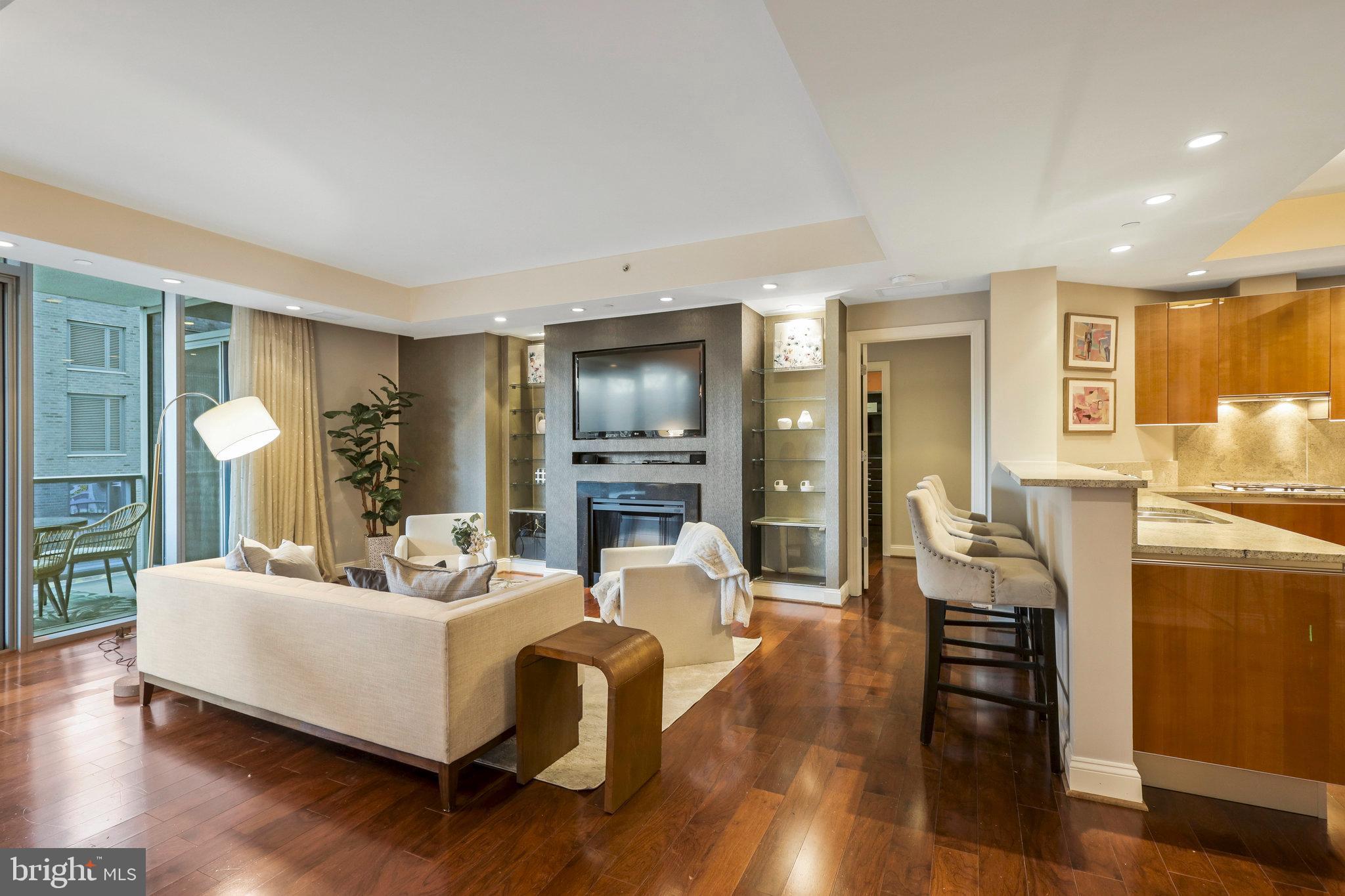 TURNBERRY TOWER - Residential