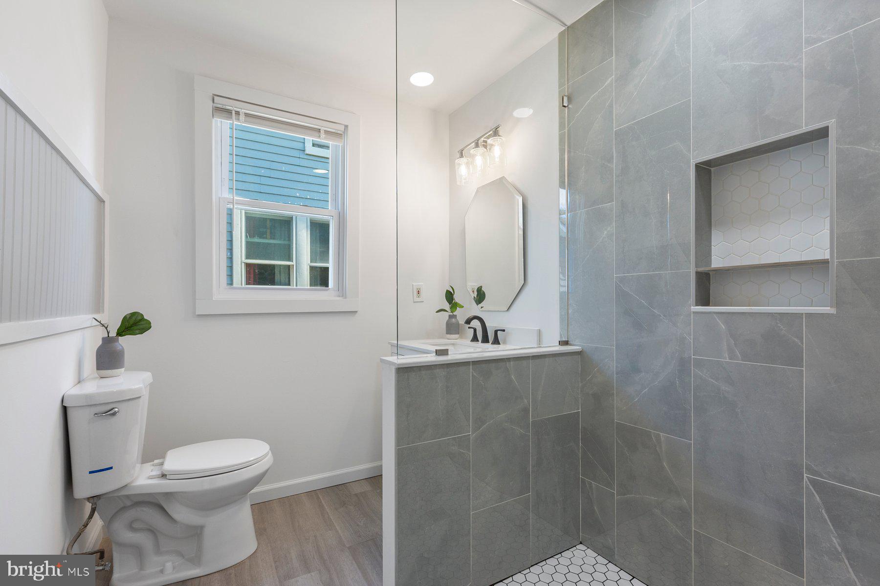 COLMAR MANOR - Residential