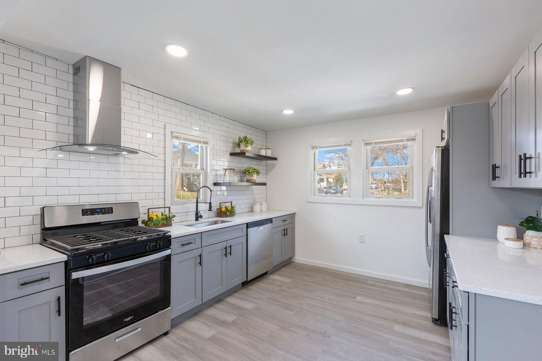 COLMAR MANOR - Residential