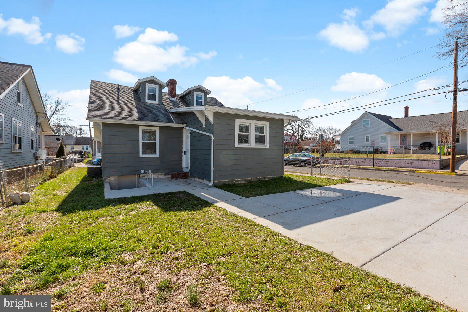 COLMAR MANOR - Residential