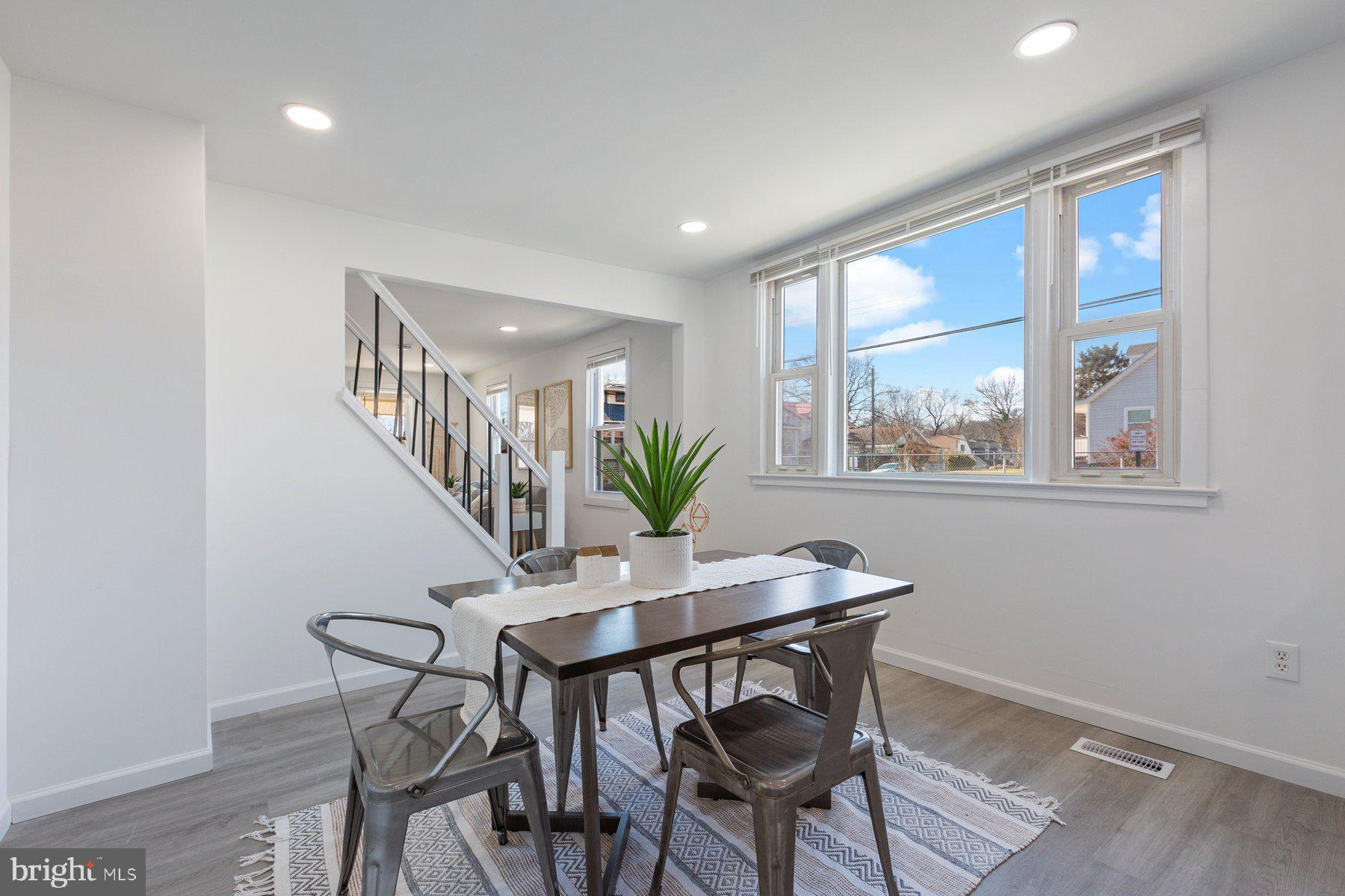 COLMAR MANOR - Residential