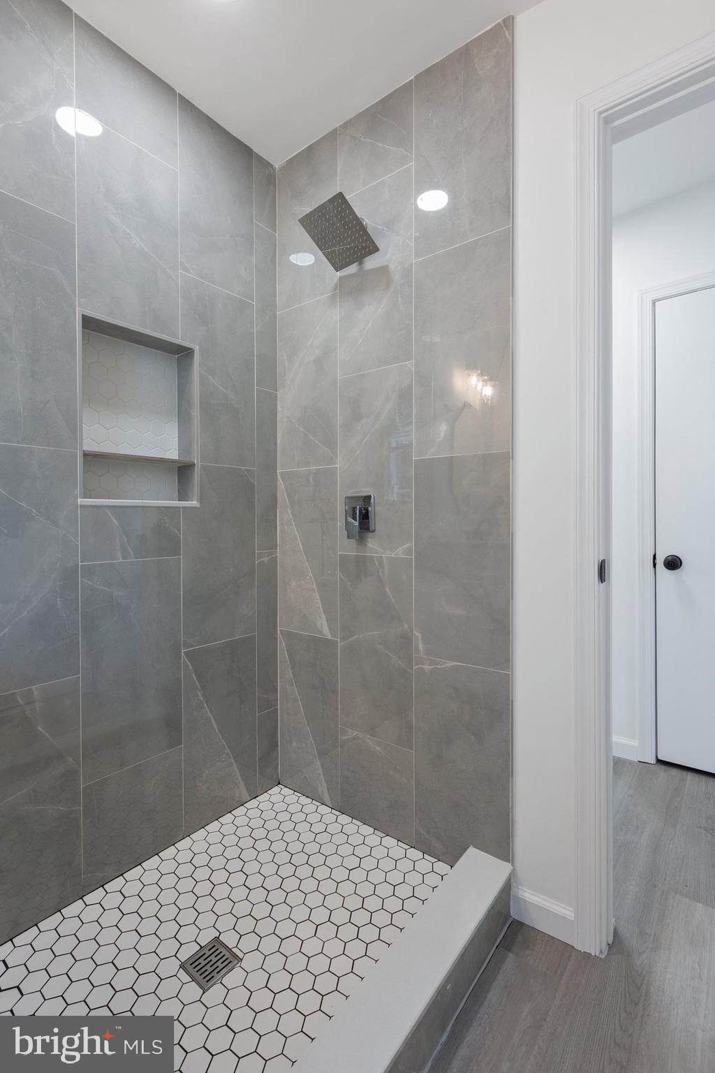 COLMAR MANOR - Residential