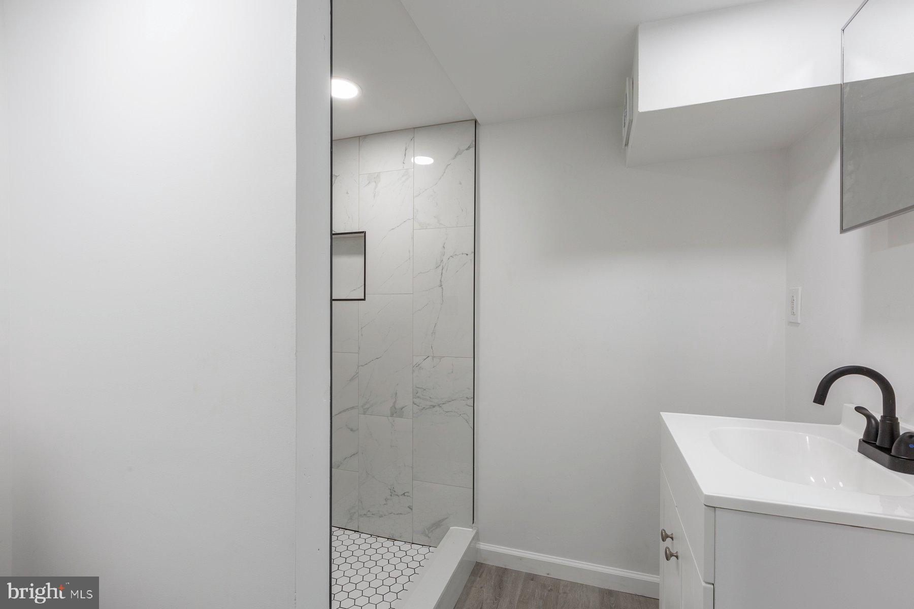 COLMAR MANOR - Residential