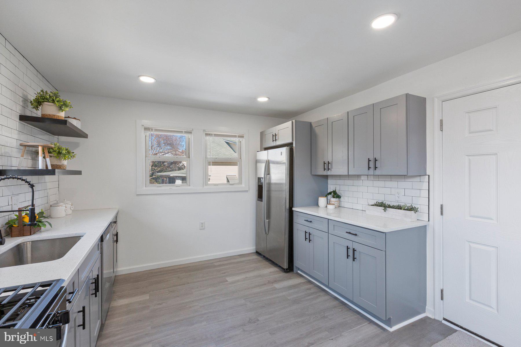 COLMAR MANOR - Residential