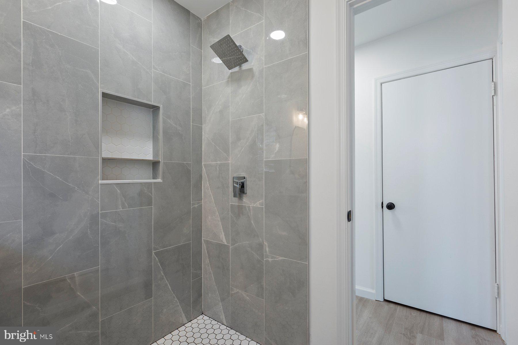 COLMAR MANOR - Residential