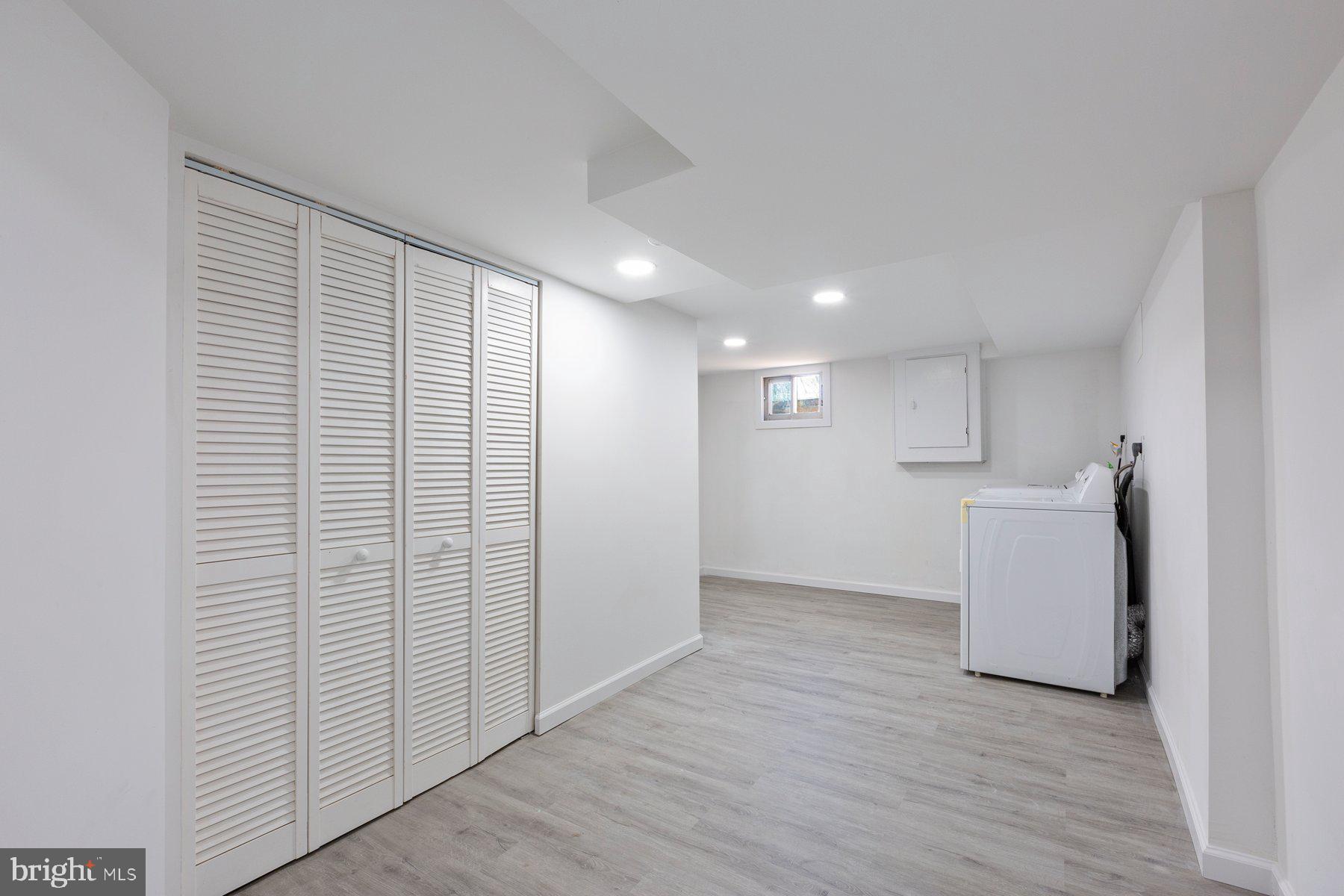 COLMAR MANOR - Residential