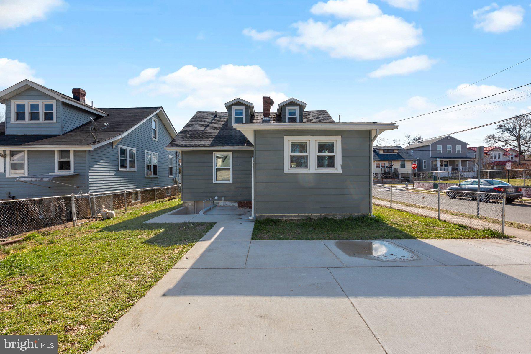 COLMAR MANOR - Residential