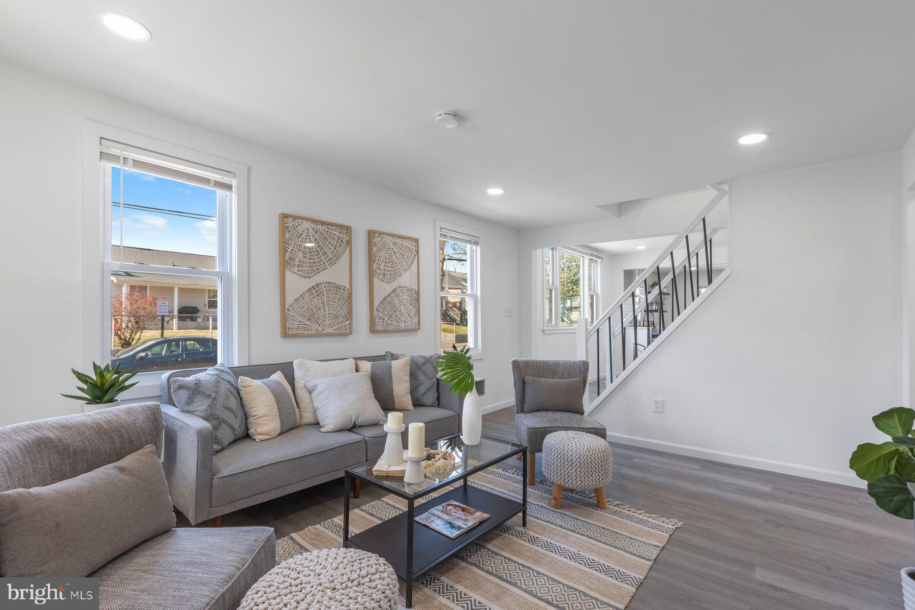 COLMAR MANOR - Residential