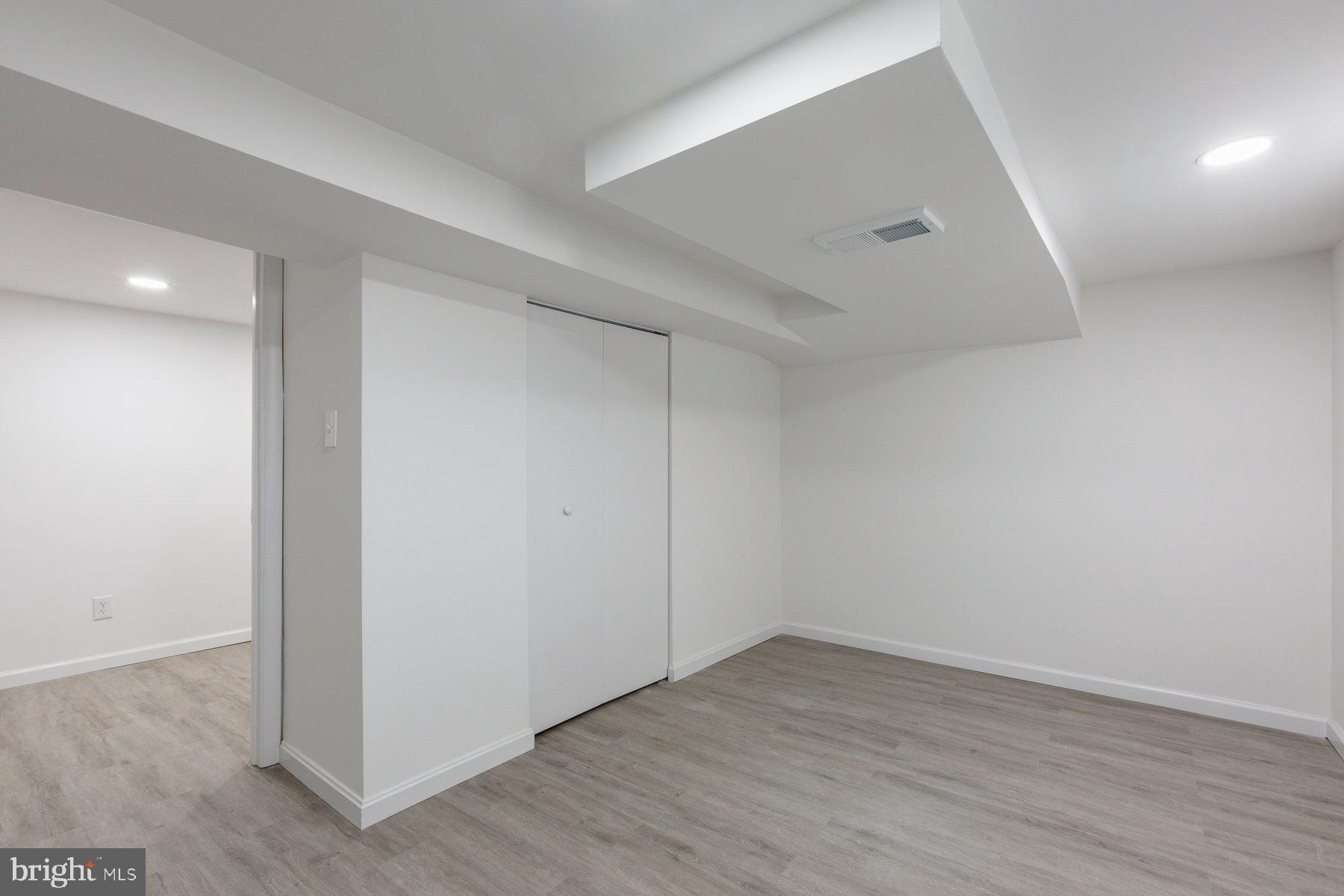 COLMAR MANOR - Residential