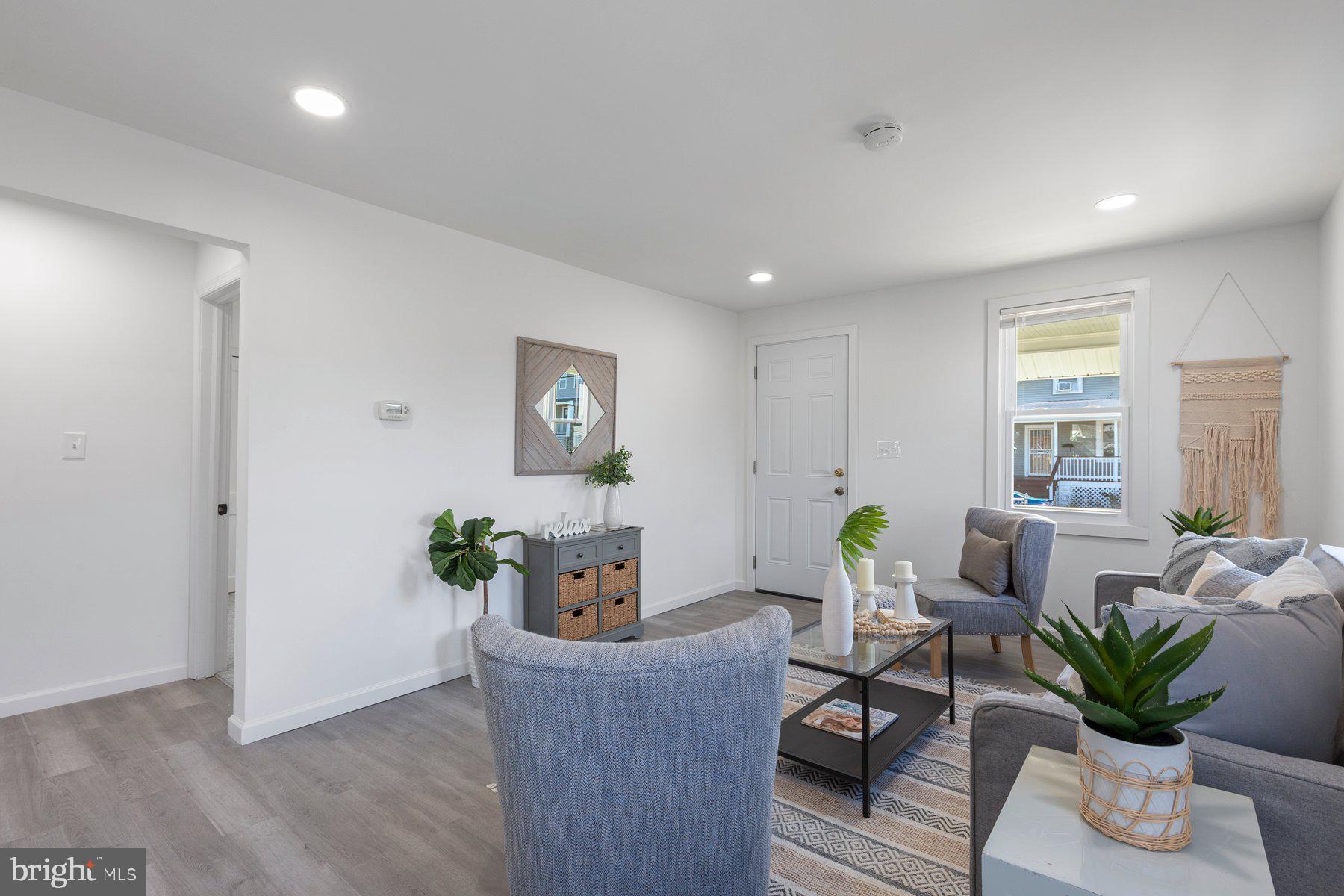 COLMAR MANOR - Residential