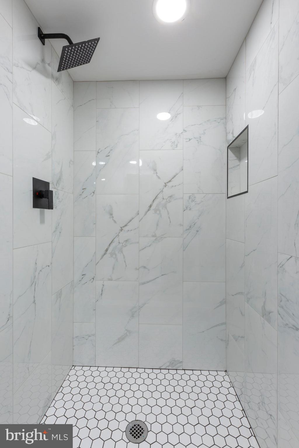 COLMAR MANOR - Residential