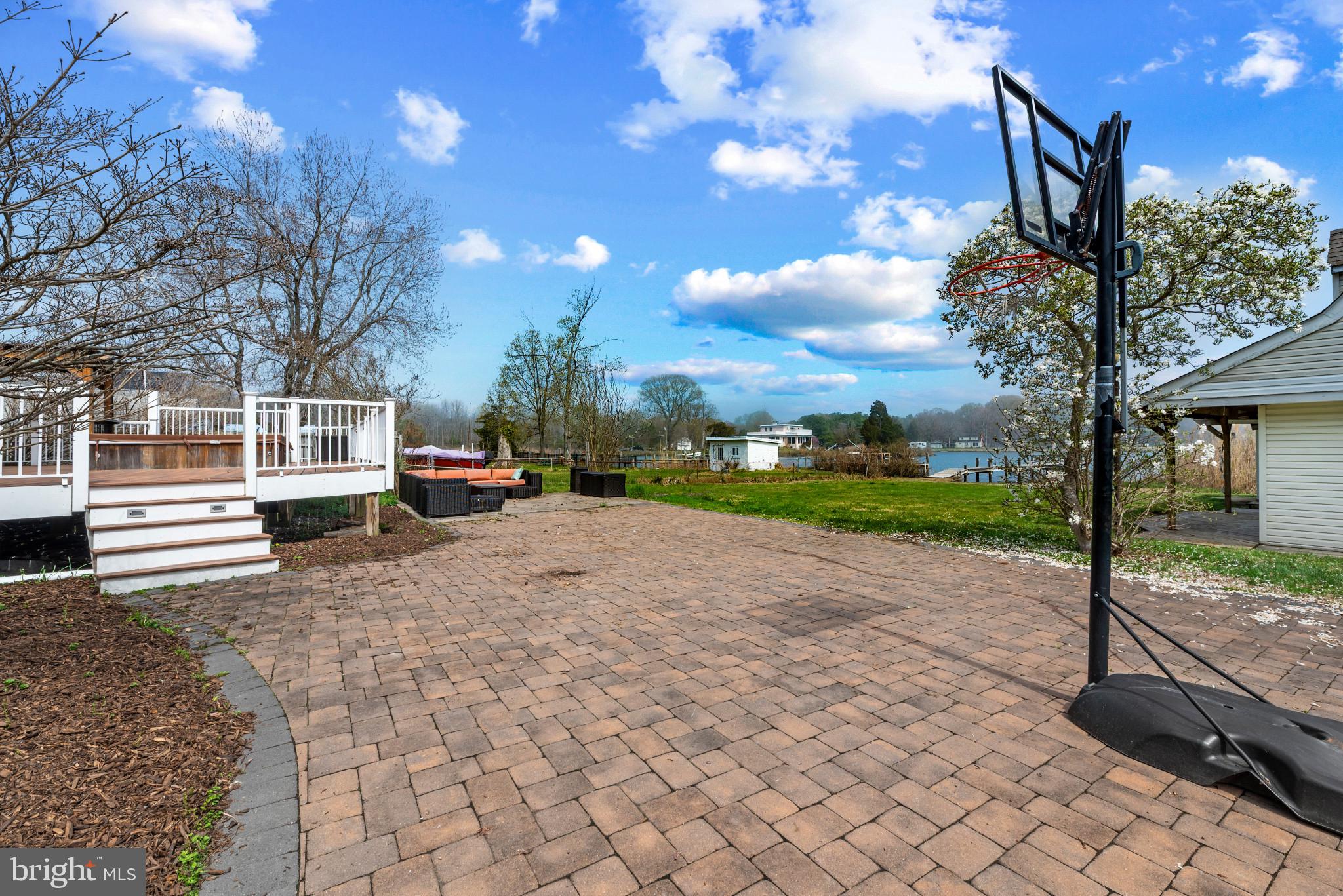 DEALE BEACH - Residential