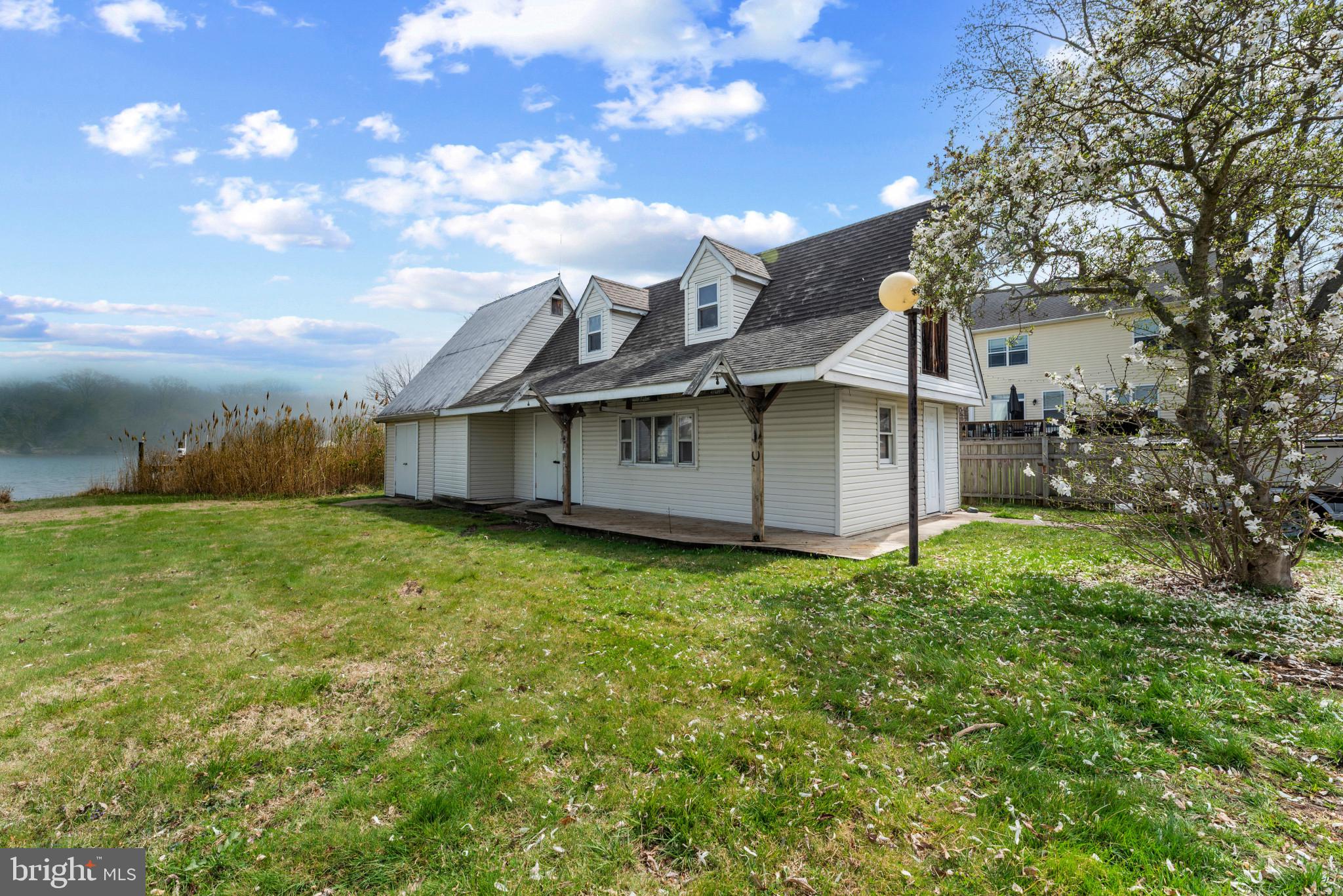 DEALE BEACH - Residential