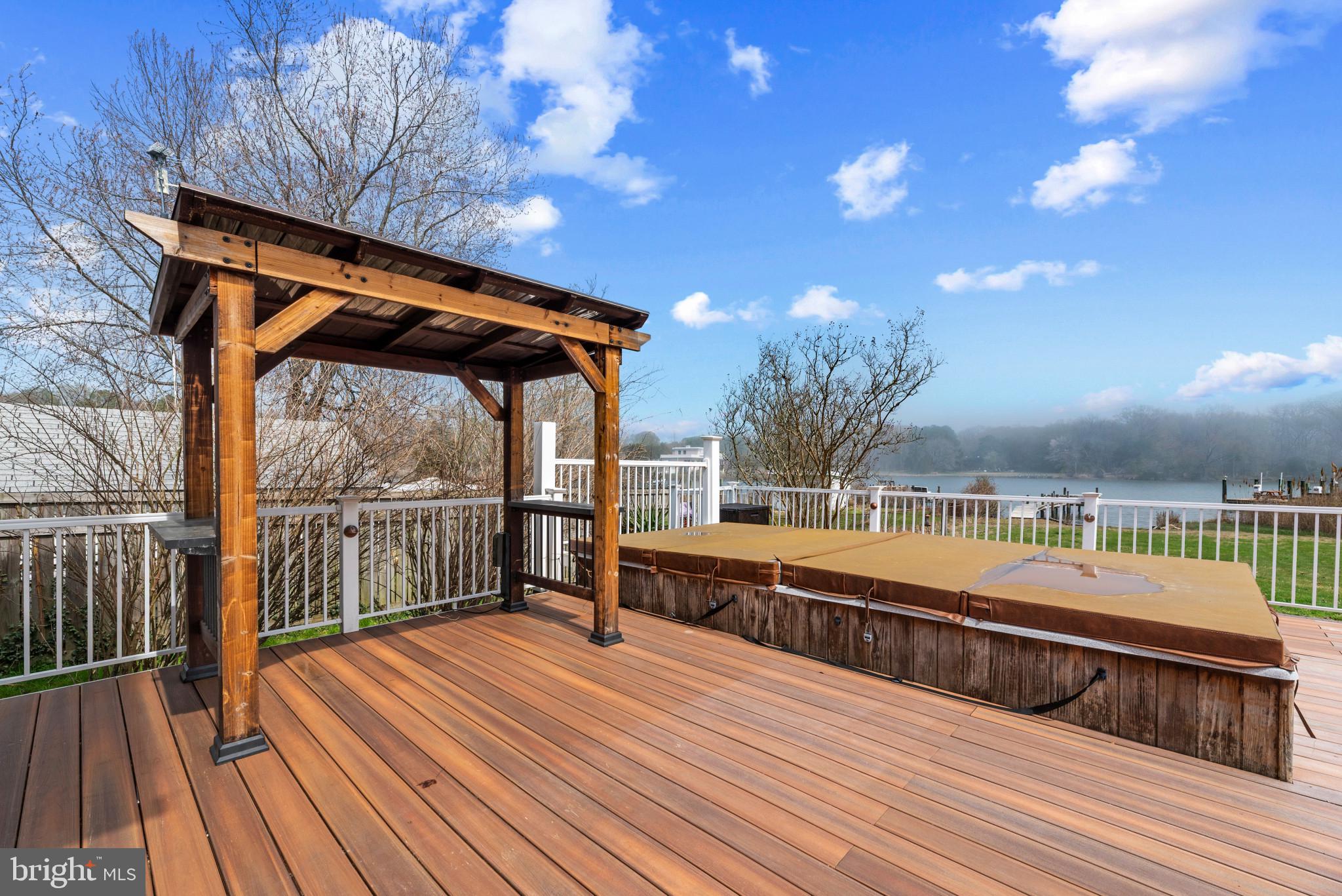 DEALE BEACH - Residential