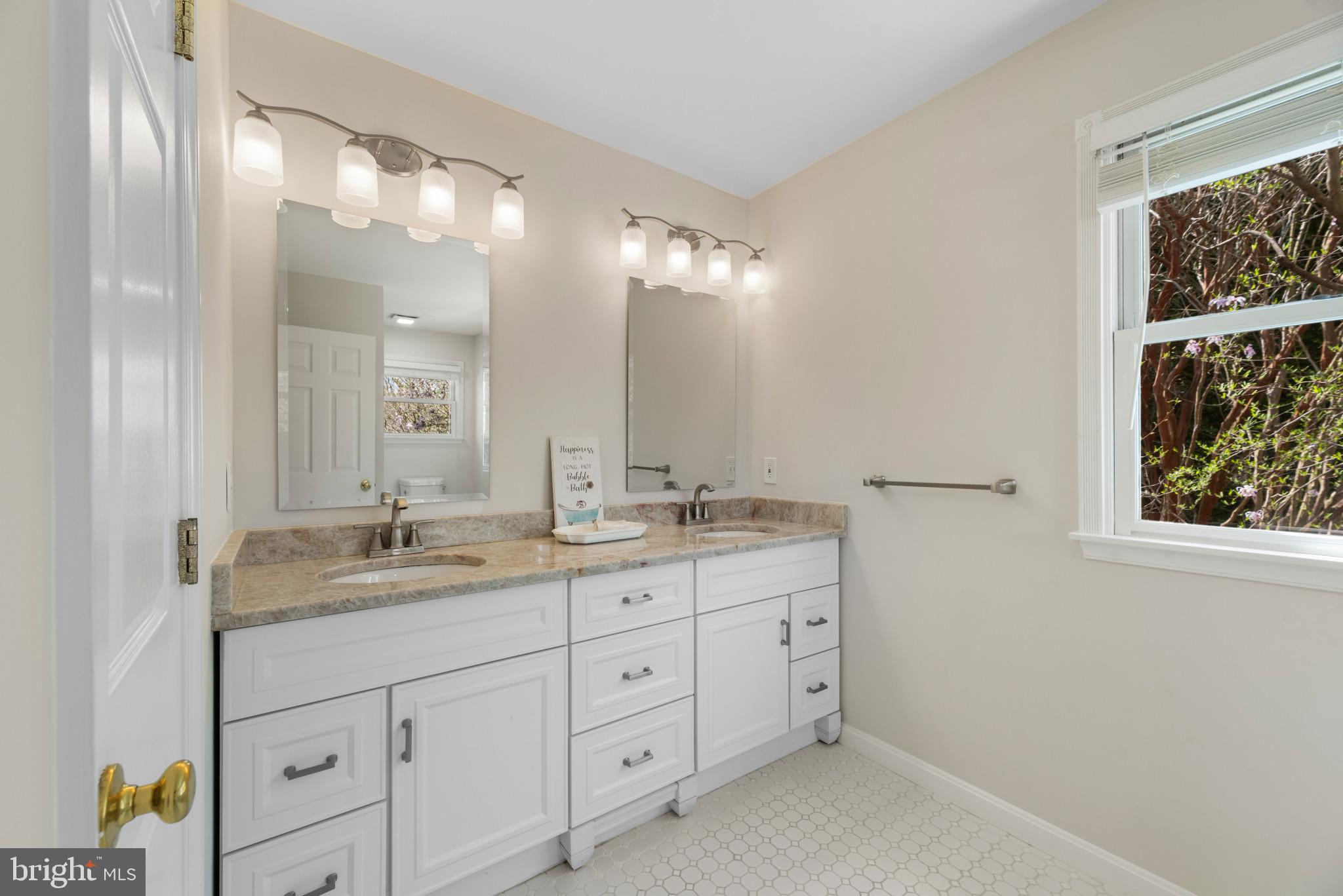 DEALE BEACH - Residential