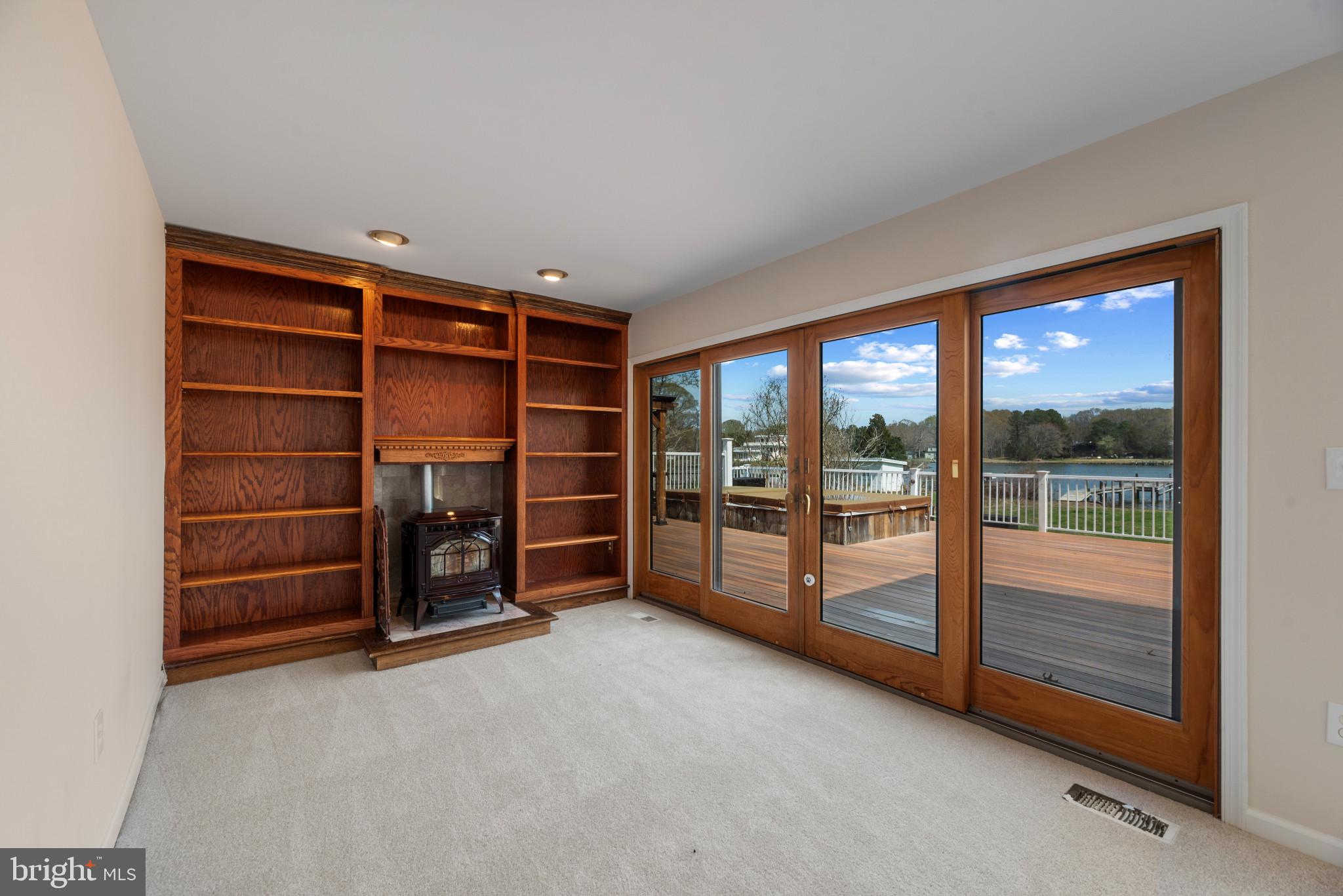 DEALE BEACH - Residential