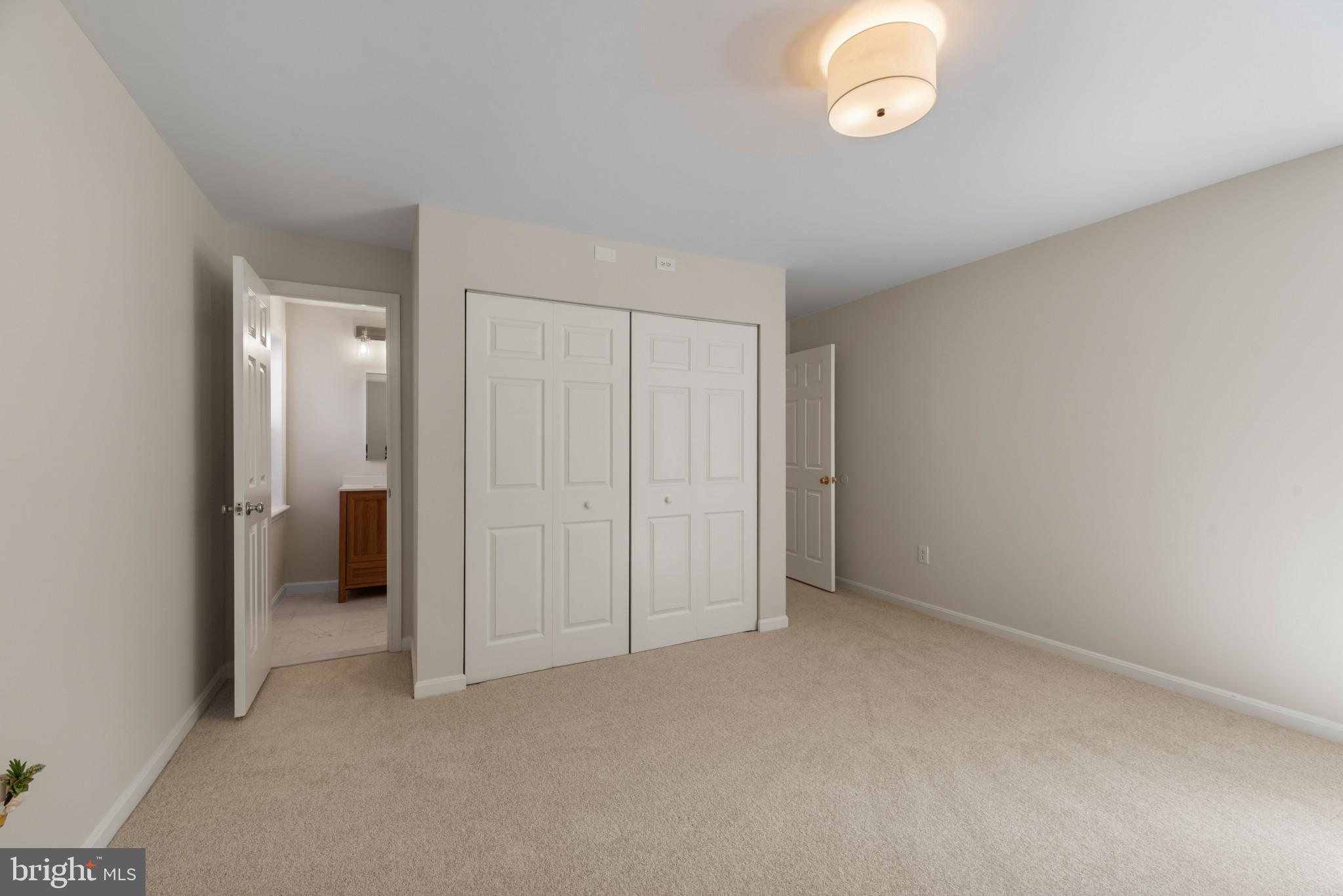 DEALE BEACH - Residential