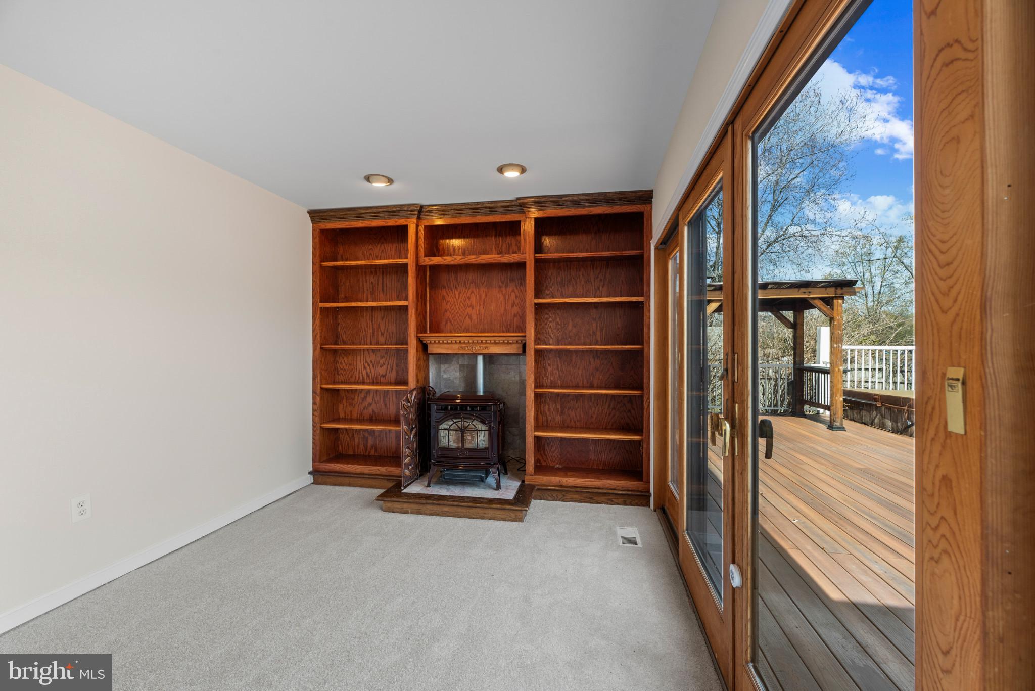 DEALE BEACH - Residential