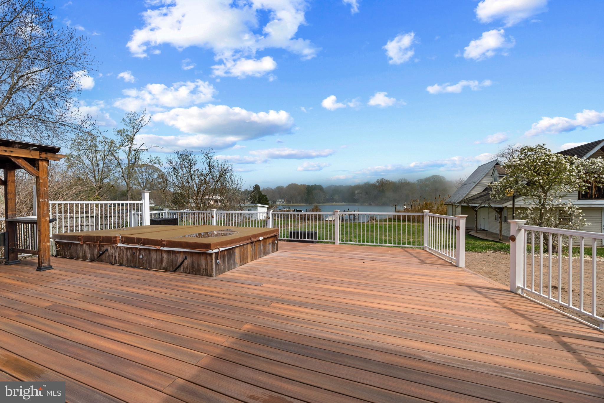 DEALE BEACH - Residential