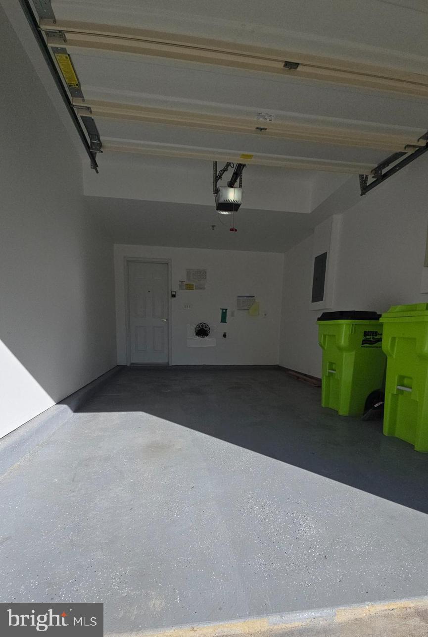 TOWNES CONDOMINIUMS - Residential Lease