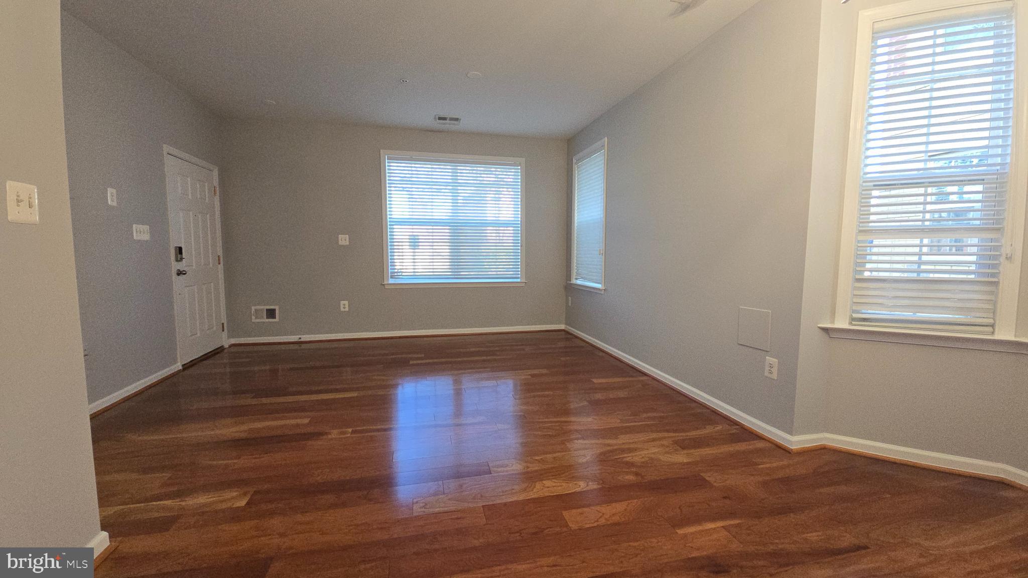 TOWNES CONDOMINIUMS - Residential Lease