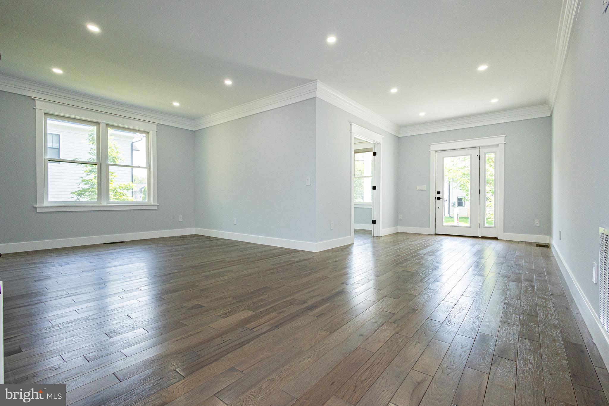 VIENNA WOODS - Residential