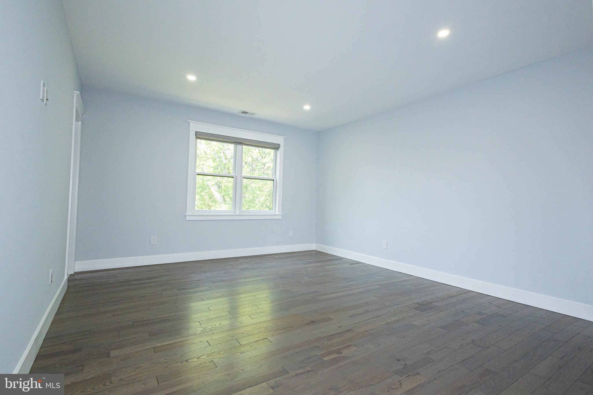 VIENNA WOODS - Residential