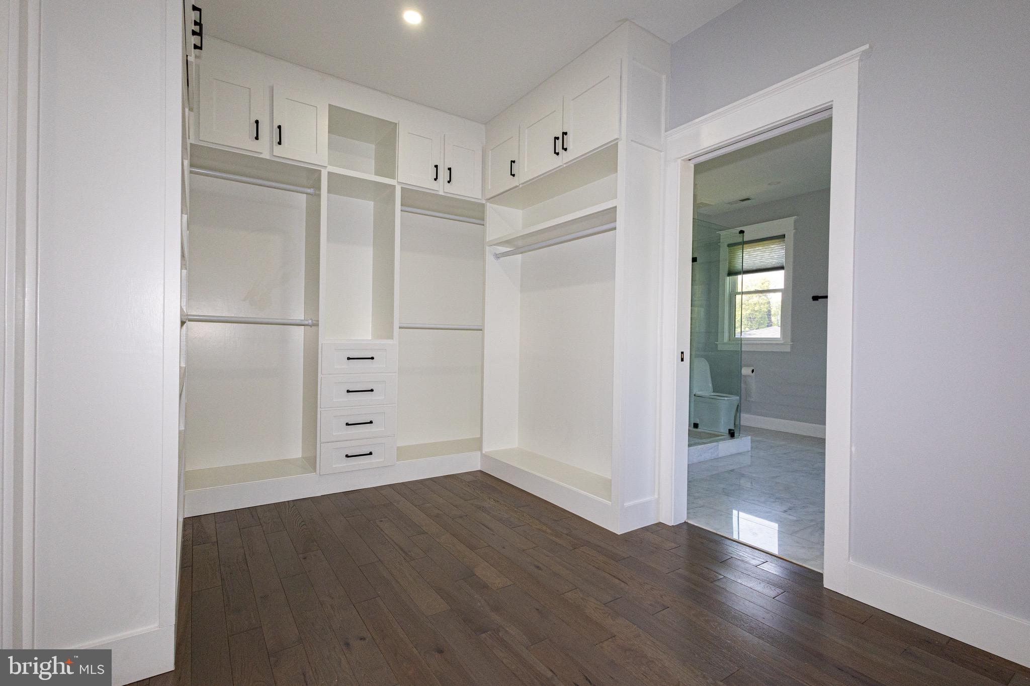 VIENNA WOODS - Residential