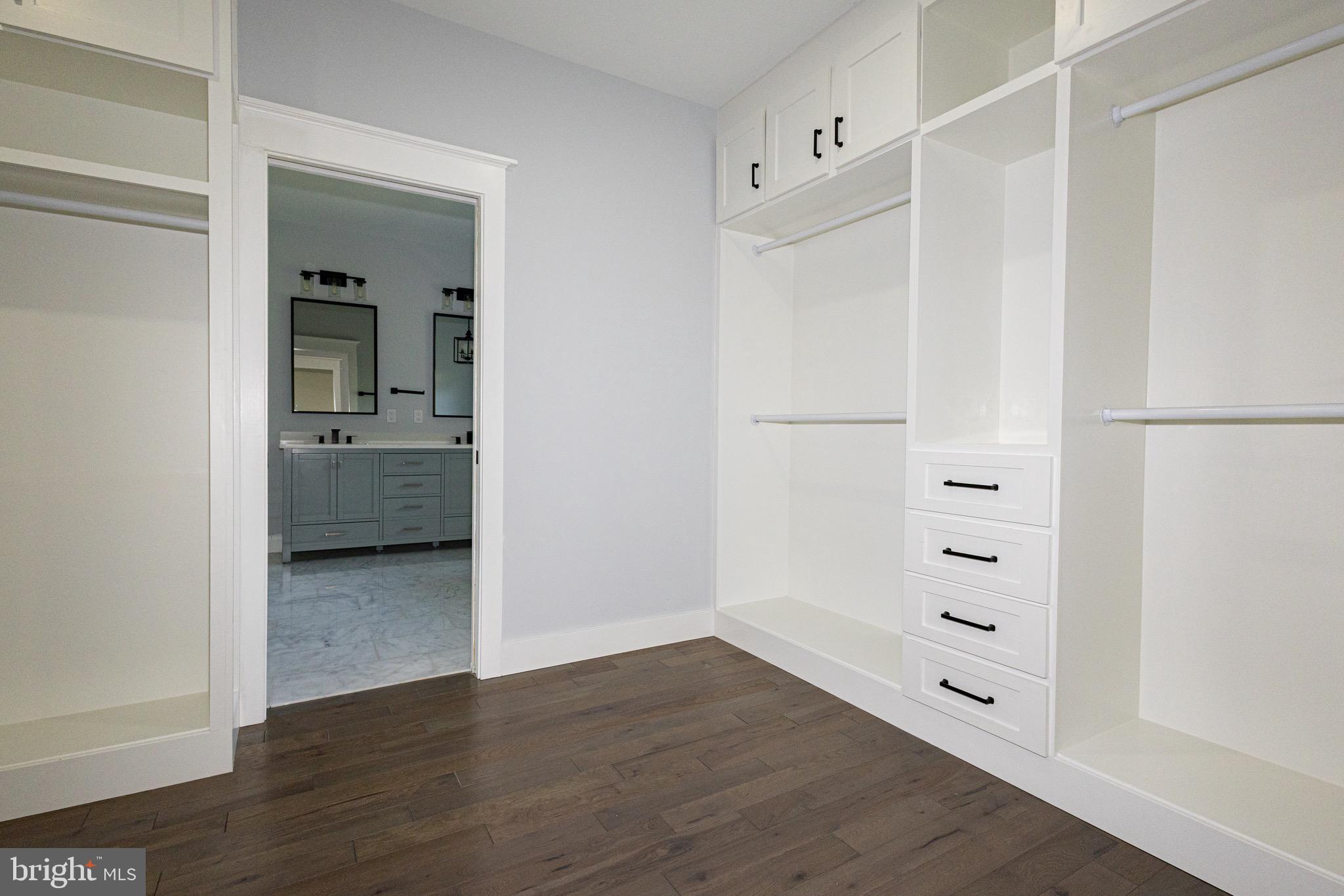 VIENNA WOODS - Residential