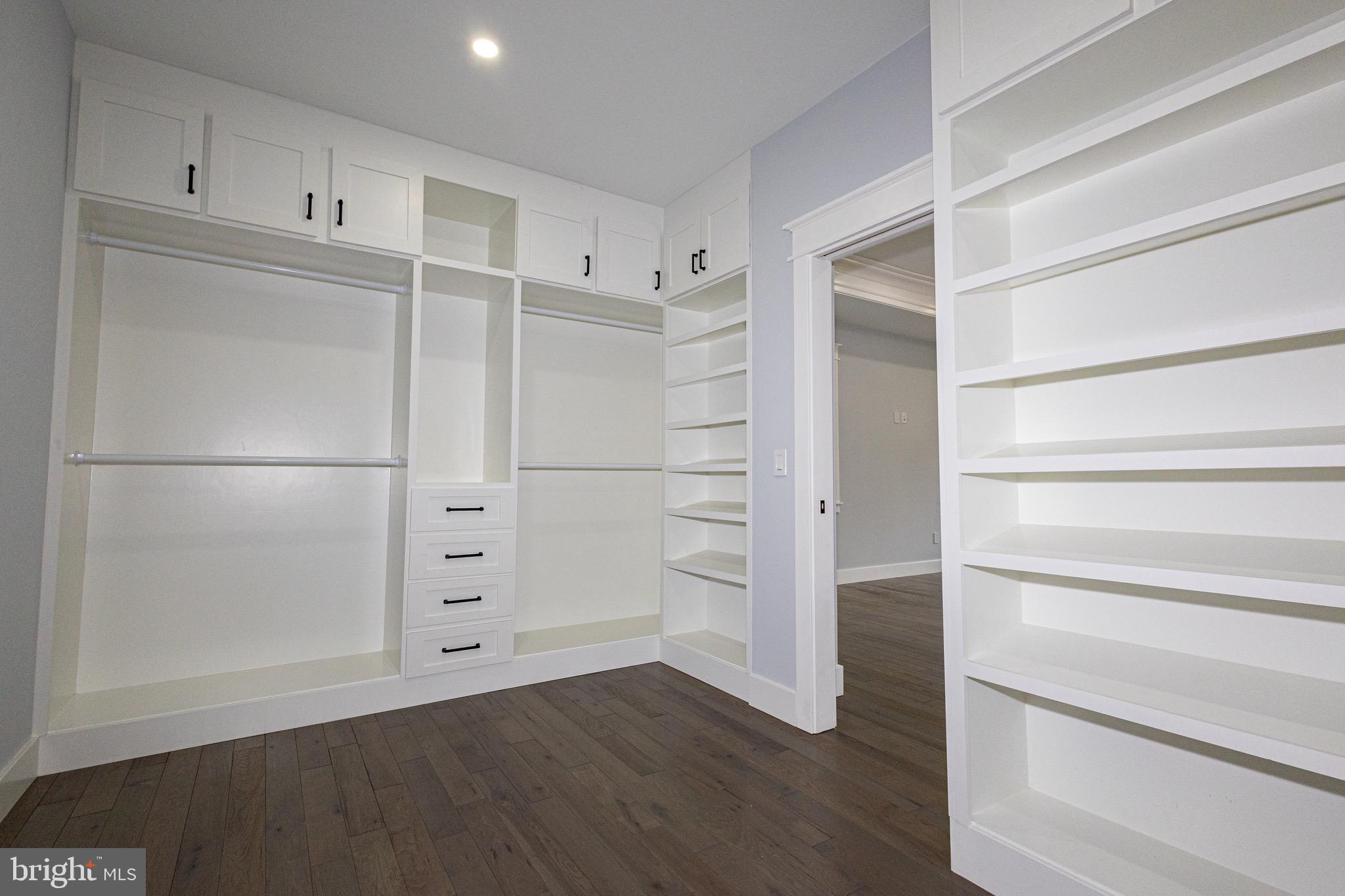 VIENNA WOODS - Residential