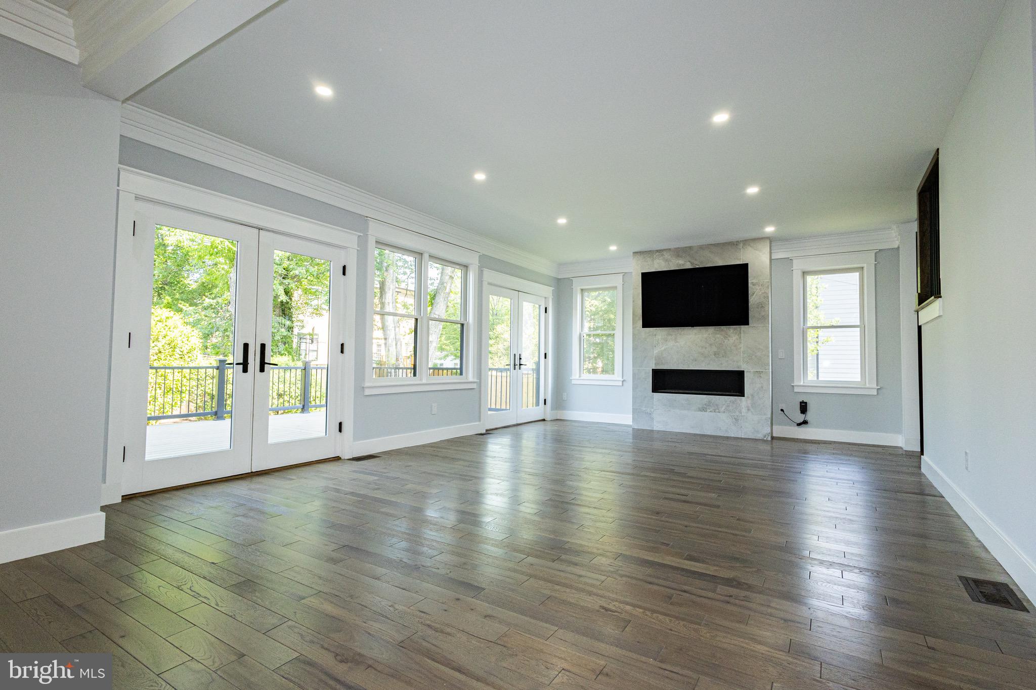 VIENNA WOODS - Residential