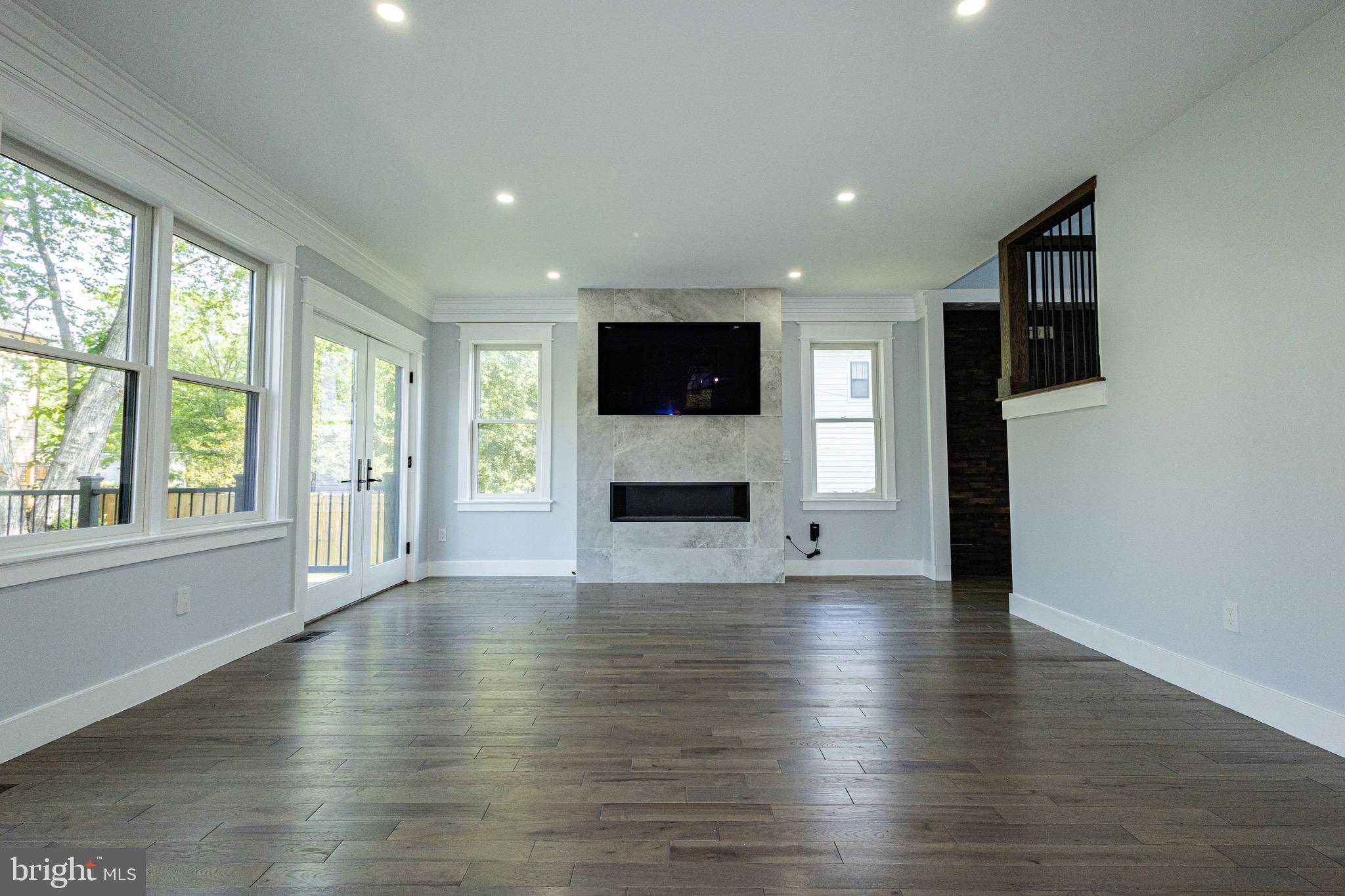 VIENNA WOODS - Residential