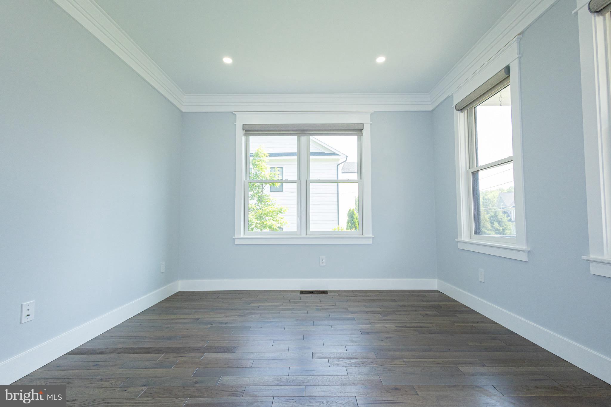 VIENNA WOODS - Residential