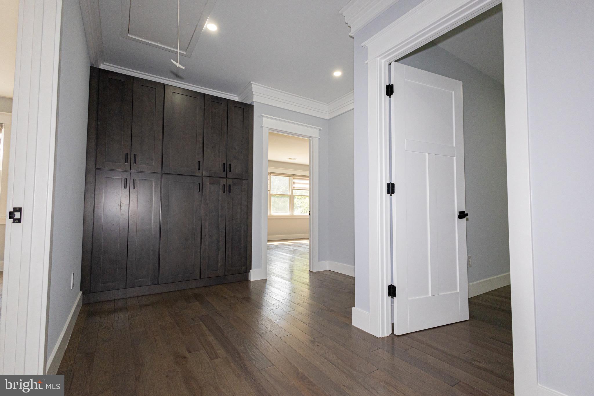 VIENNA WOODS - Residential