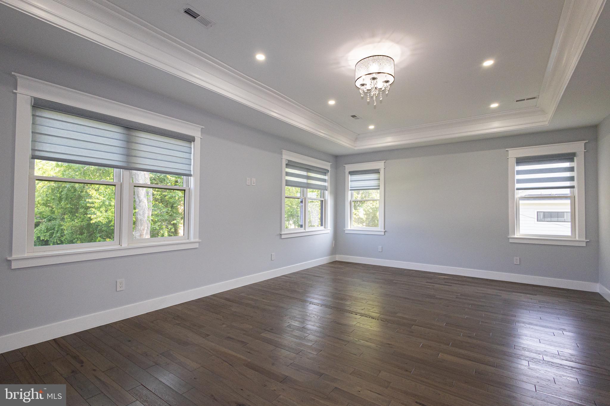 VIENNA WOODS - Residential